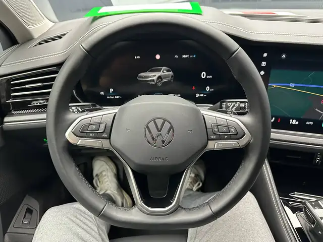 Volkswagen Touareg view 16
