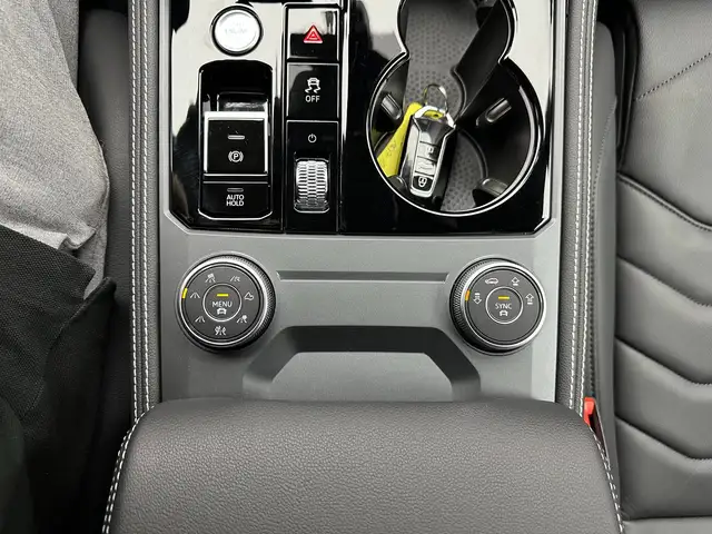 Volkswagen Touareg view 19