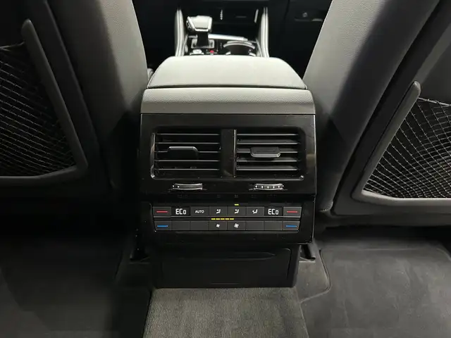 Volkswagen Touareg view 27