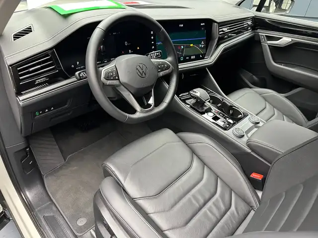 Volkswagen Touareg view 15