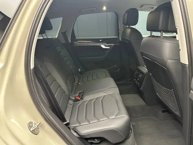 Volkswagen Touareg view 26