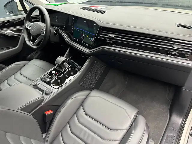 Volkswagen Touareg view 11