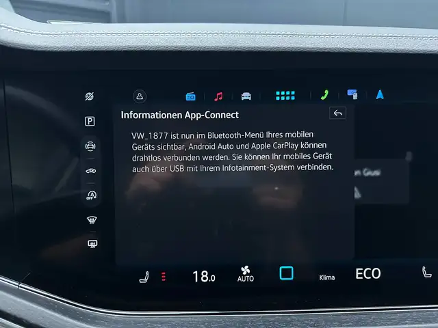 Volkswagen Touareg view 25