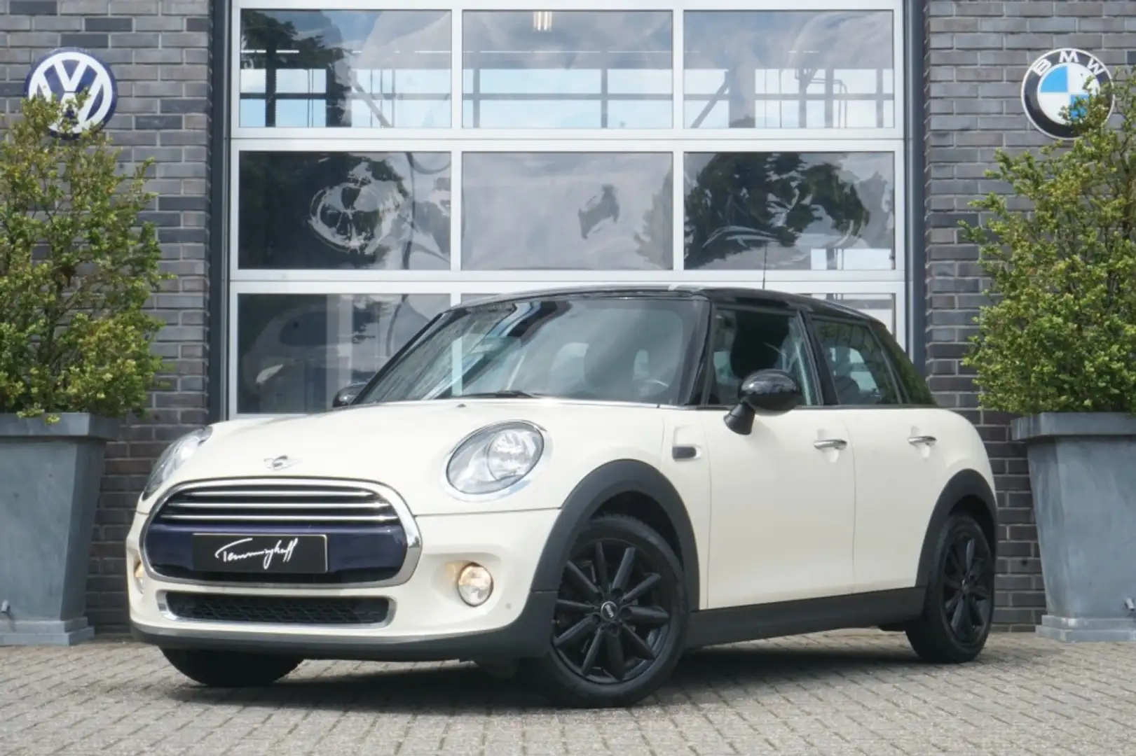 MINI Cooper 1.5 5-DRS. - NAVI - LEDER - CRUISE - ORG. NL. Wit - 1
