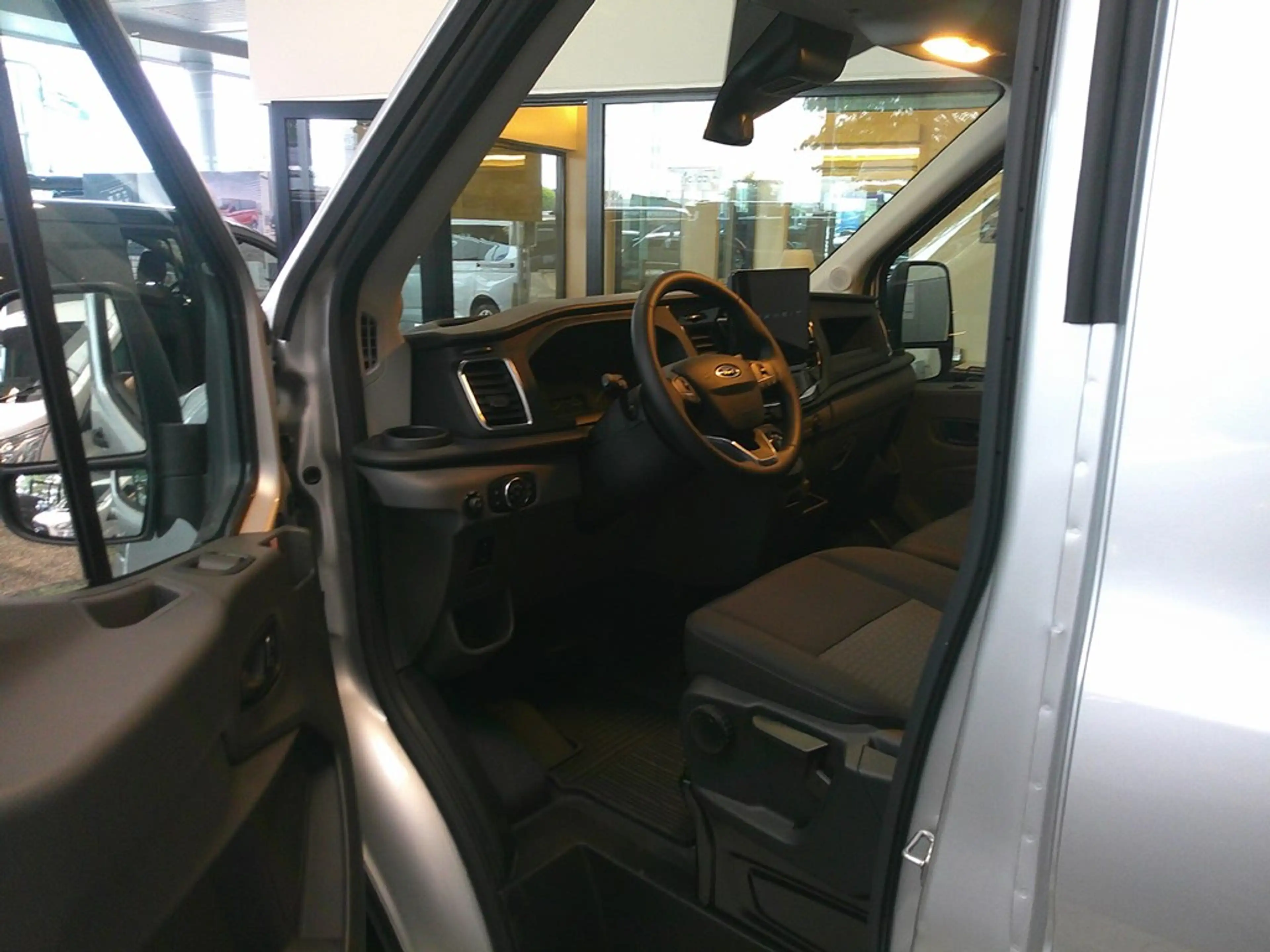 Ford E-Transit Trend — photo 7