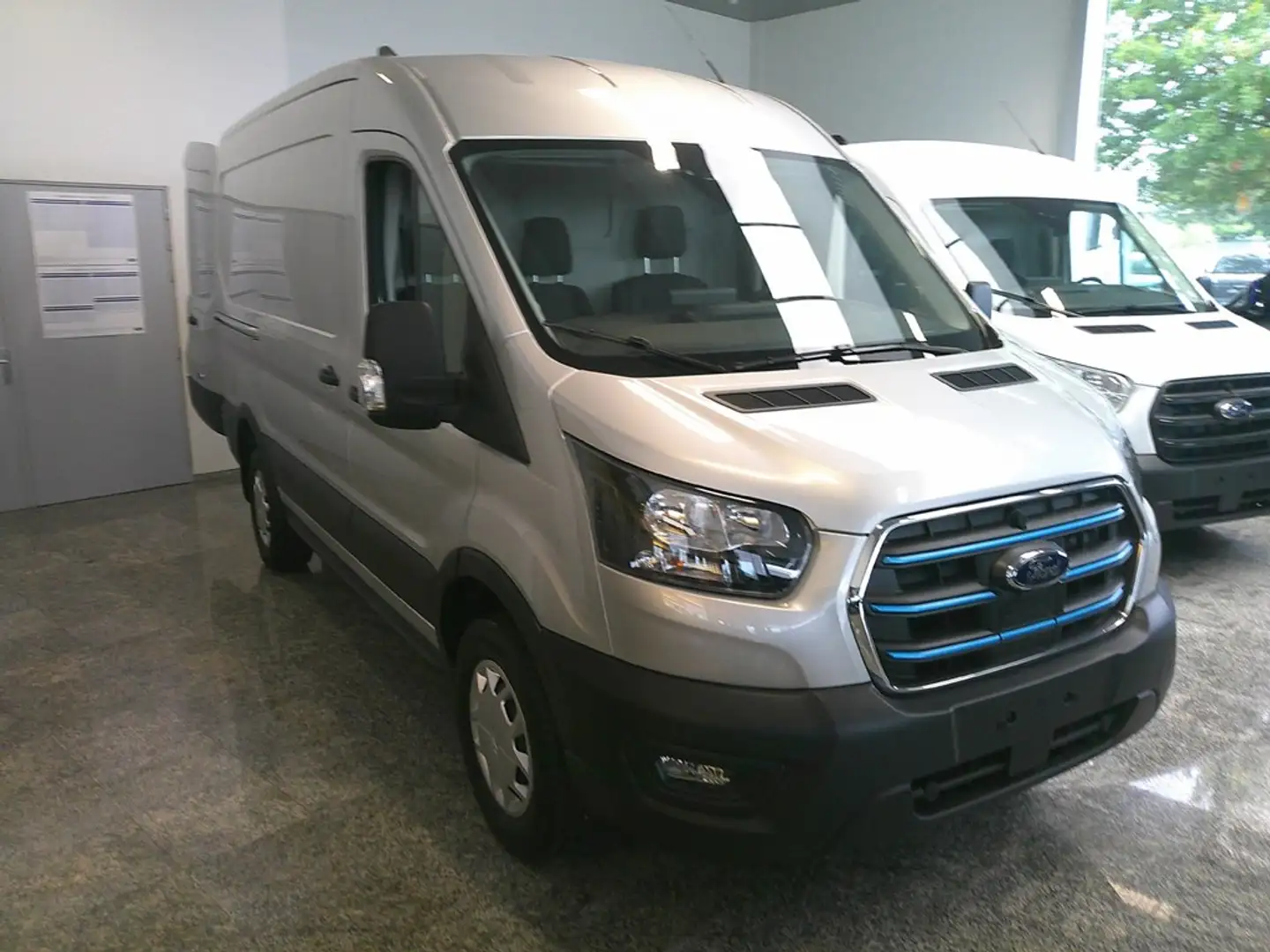 Ford E-Transit Trend Zilver - 2