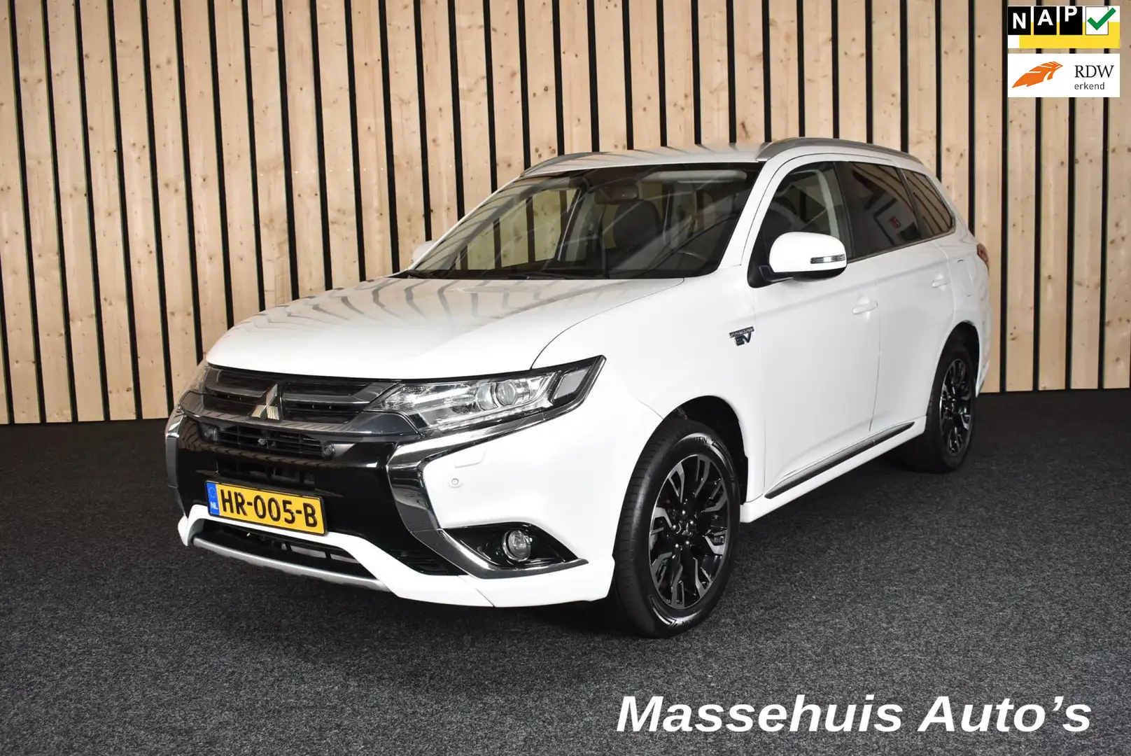 Mitsubishi Outlander 2.0 PHEV Executive Edition 141dkm 4WD Trekhaak Cam Blanc - 1