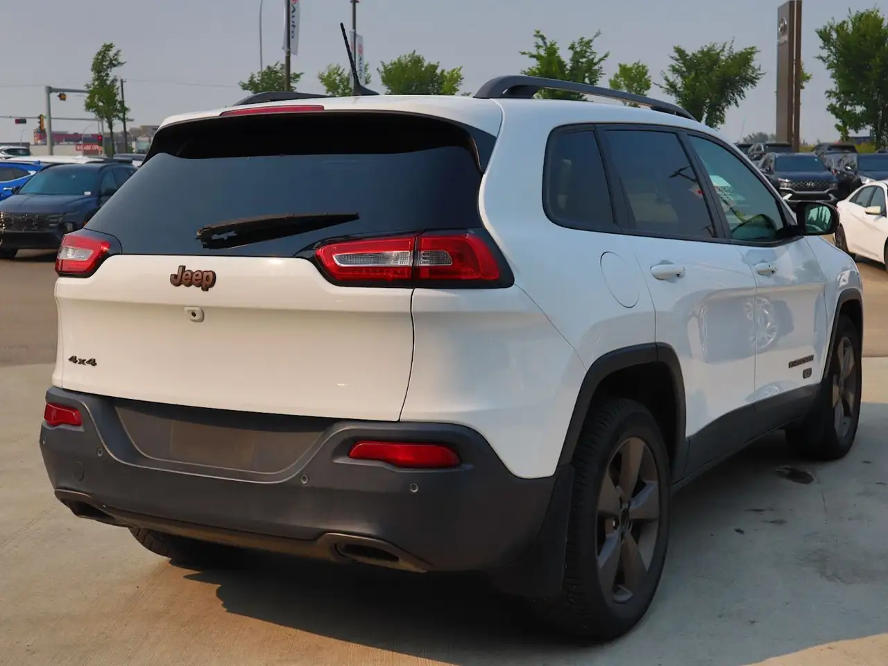 Jeep Cherokee снимка Jeep Cherokee