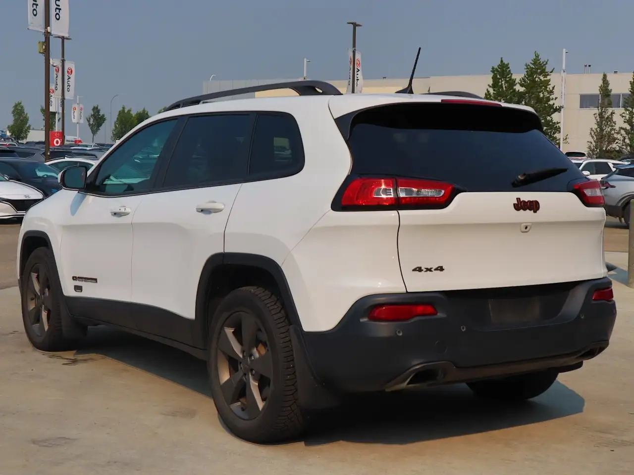 Jeep Cherokee снимка Jeep Cherokee