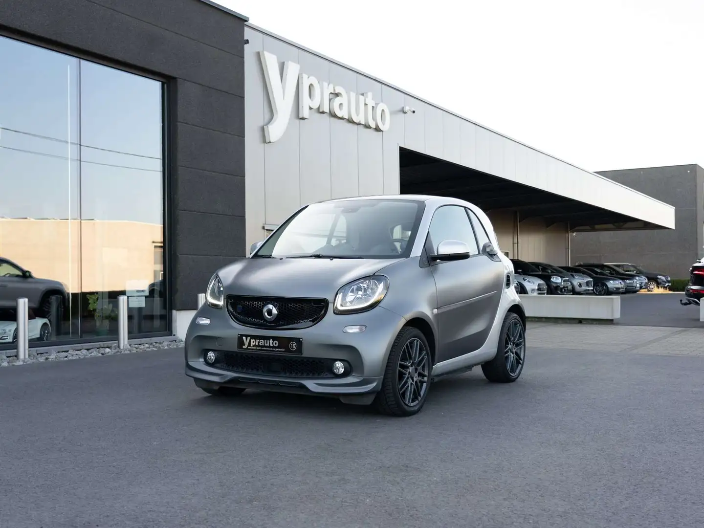 smart forTwo Coupé EQ BRABUS 17.6 kWh Comfort+ (EU6.2) Gris - 2