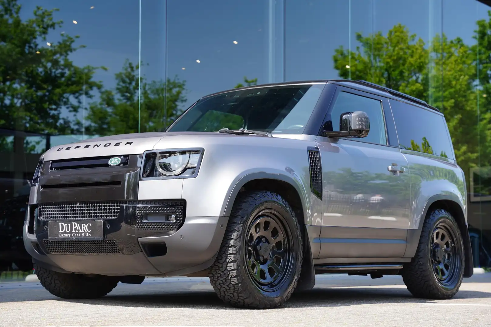Land Rover Defender 90 P300 X-Dynamic HSE Grijs - 1