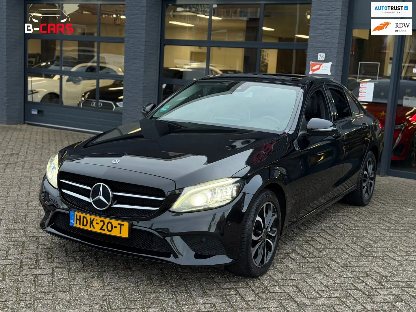 Mercedes-Benz C 300 d AMG|Pano|Leer|XlNavi|Facelift|Camera|Nap!! Zwart - 1