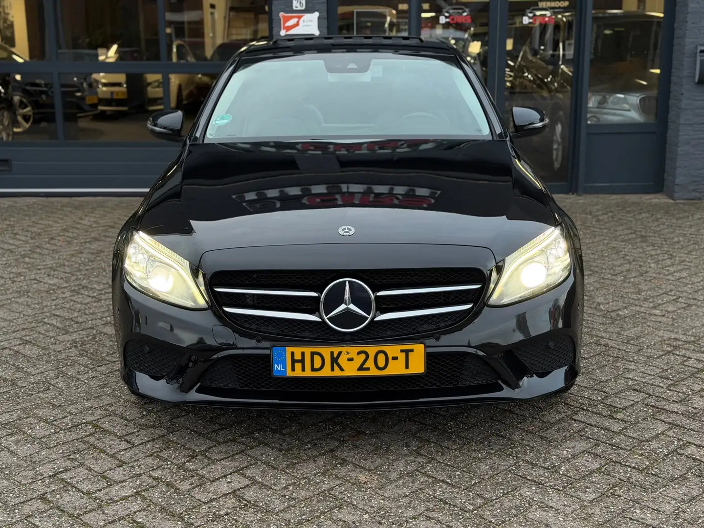 Mercedes-Benz C 300 d AMG|Pano|Leer|XlNavi|Facelift|Camera|Nap!! Zwart - 2