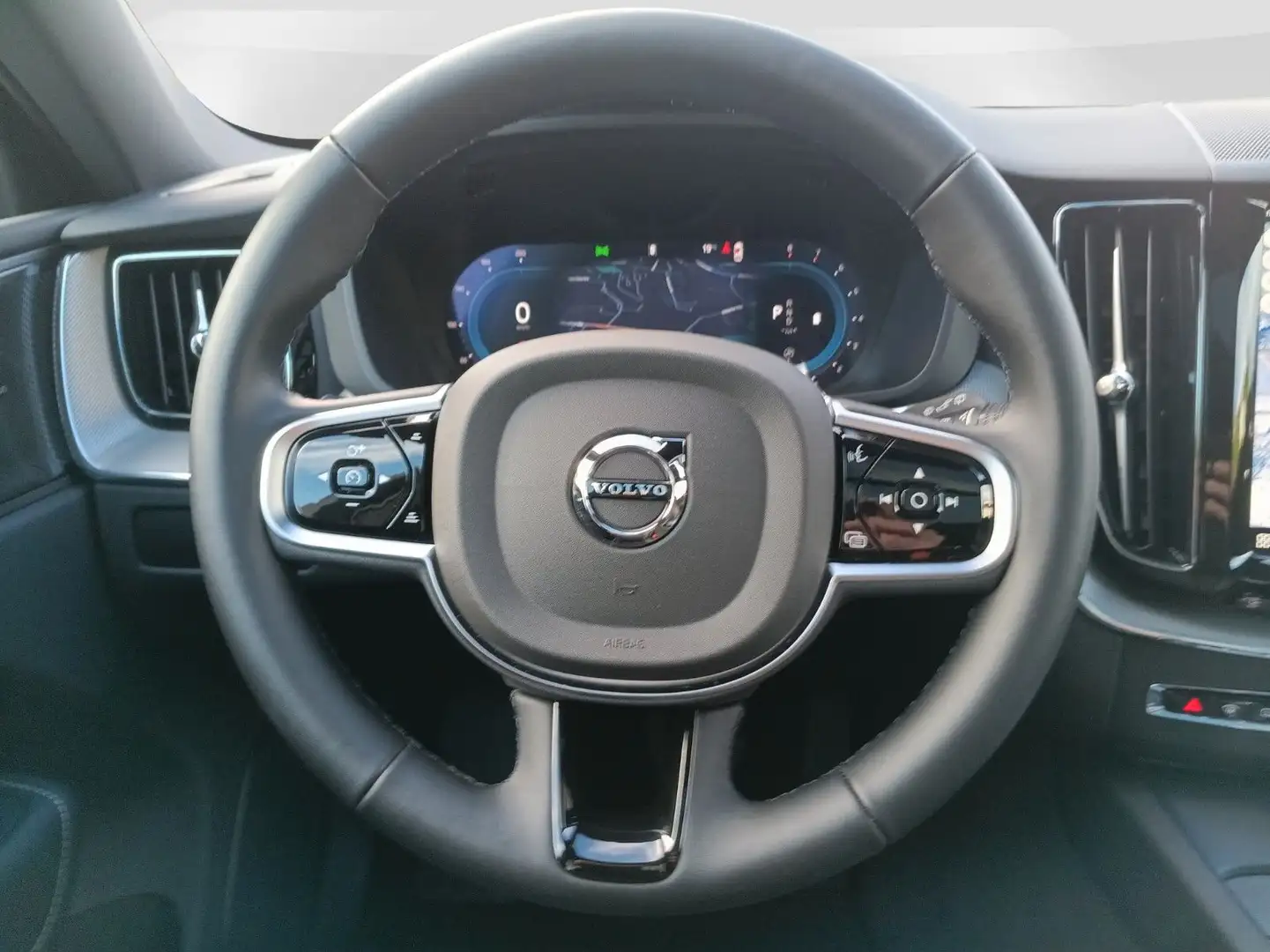 Volvo XC60 B5 AWD Plus Black Edit.  360°/Panorama/H&K Nero - 2