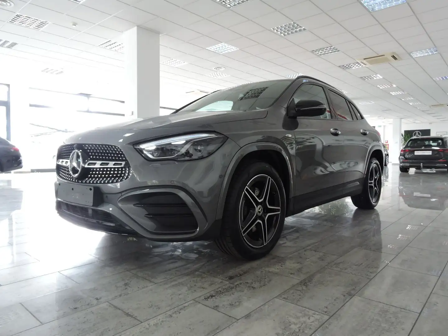 Mercedes-Benz GLA 250 GLA 250 e Plug-in hybrid AMG Line Advanced Plus Šedá - 1