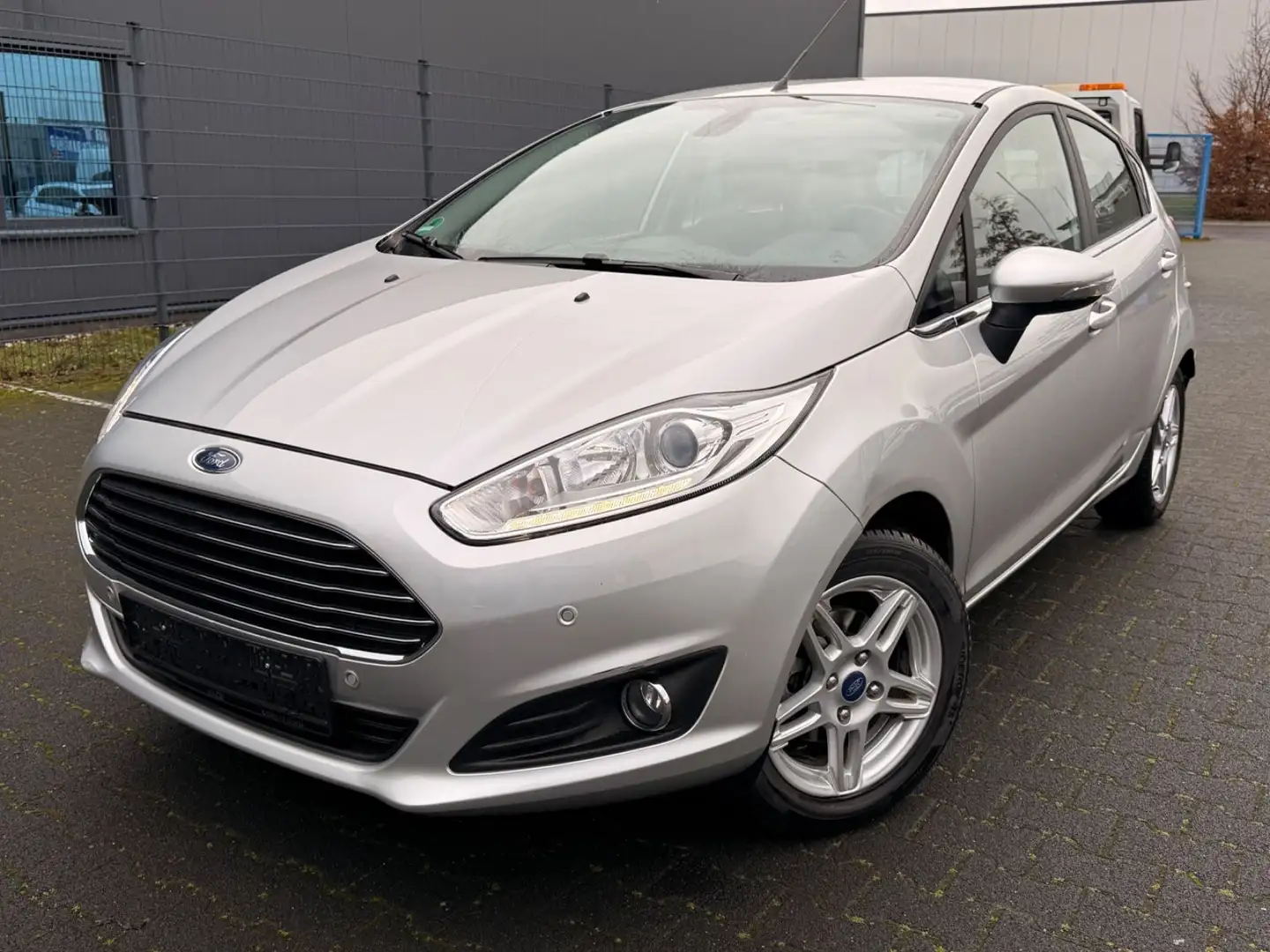 Ford Fiesta Titanium*NUR 026.000KM!! 1.HAND*SITZHEIZU Silber - 2