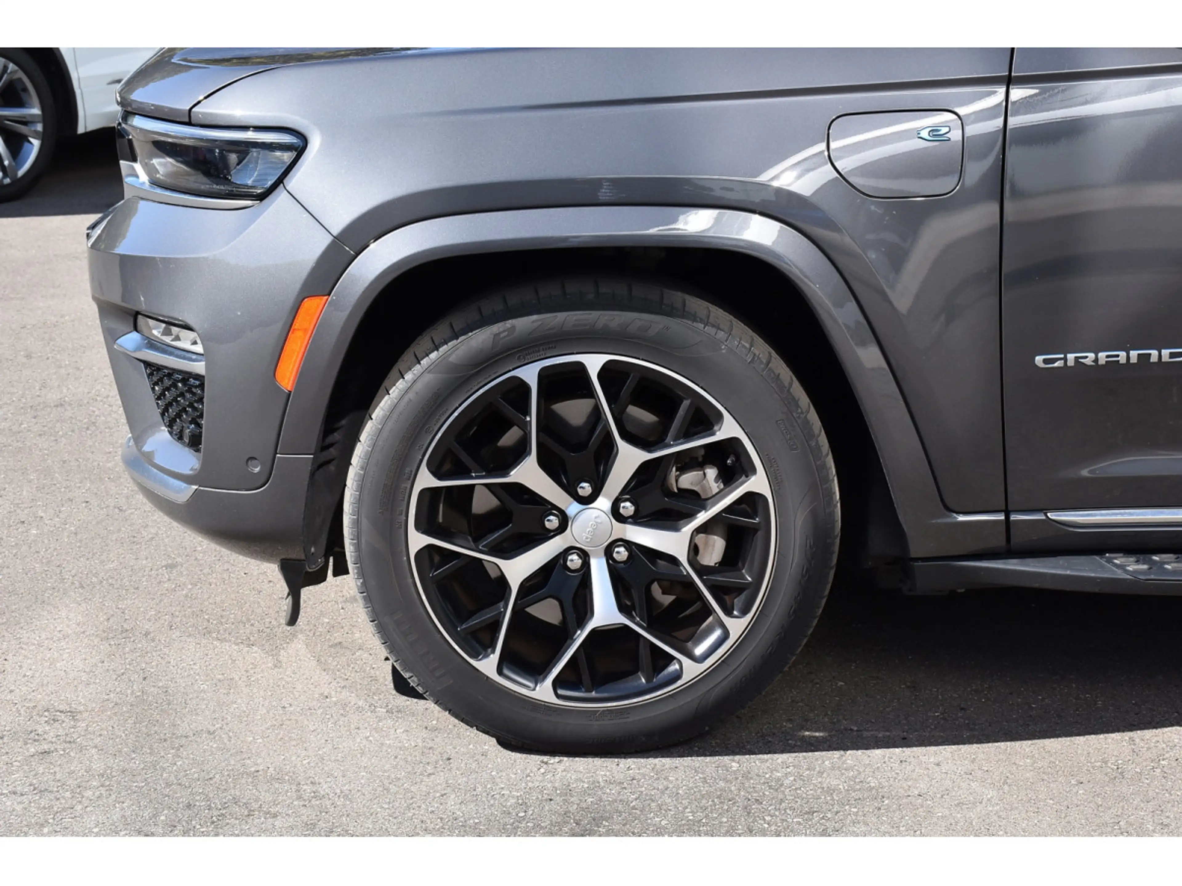 Jeep Grand Cherokee 2.0 4xe PHEV AWD Summit Reserve PANO SG MASS FULL — photo 5