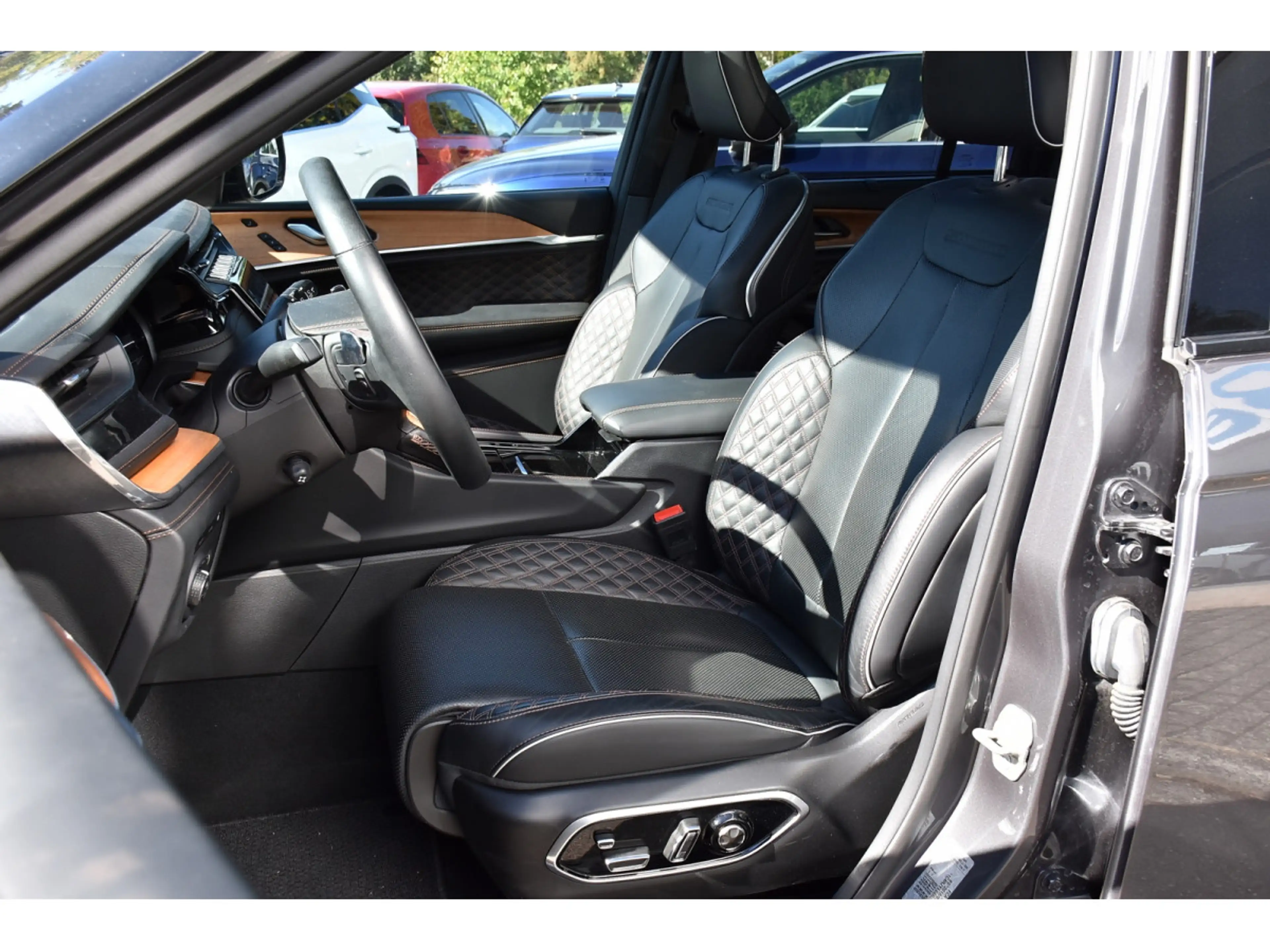 Jeep Grand Cherokee 2.0 4xe PHEV AWD Summit Reserve PANO SG MASS FULL — photo 6
