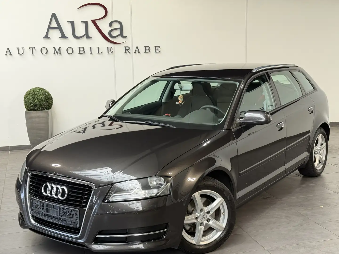 Audi A3 SpB 1.4 TFSI Attraction NAV+CARPLAY+KLIMA+2Hd Grau - 2