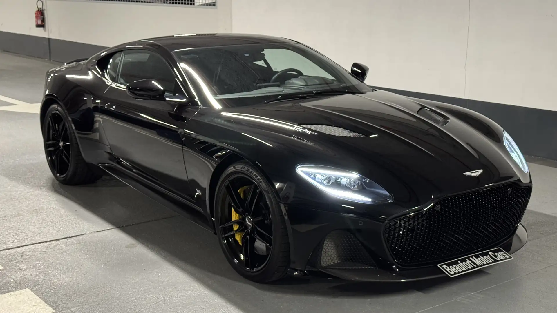 Aston Martin DBS Superleggera Schwarz - 1