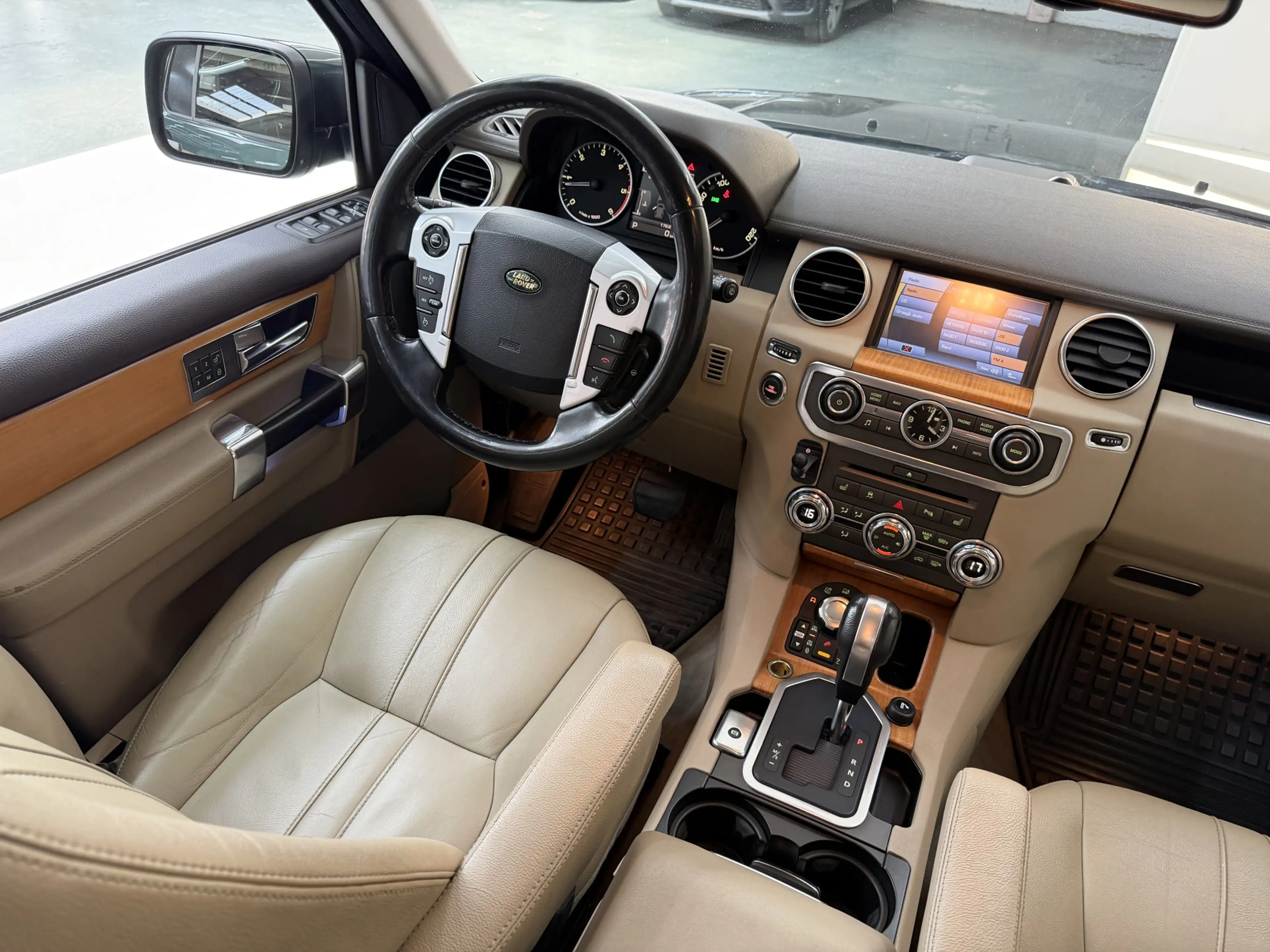 Land Rover Discovery 3.0 SDV6 SE, 245Pk, 2010, Euro 5, Climate control, — photo 4