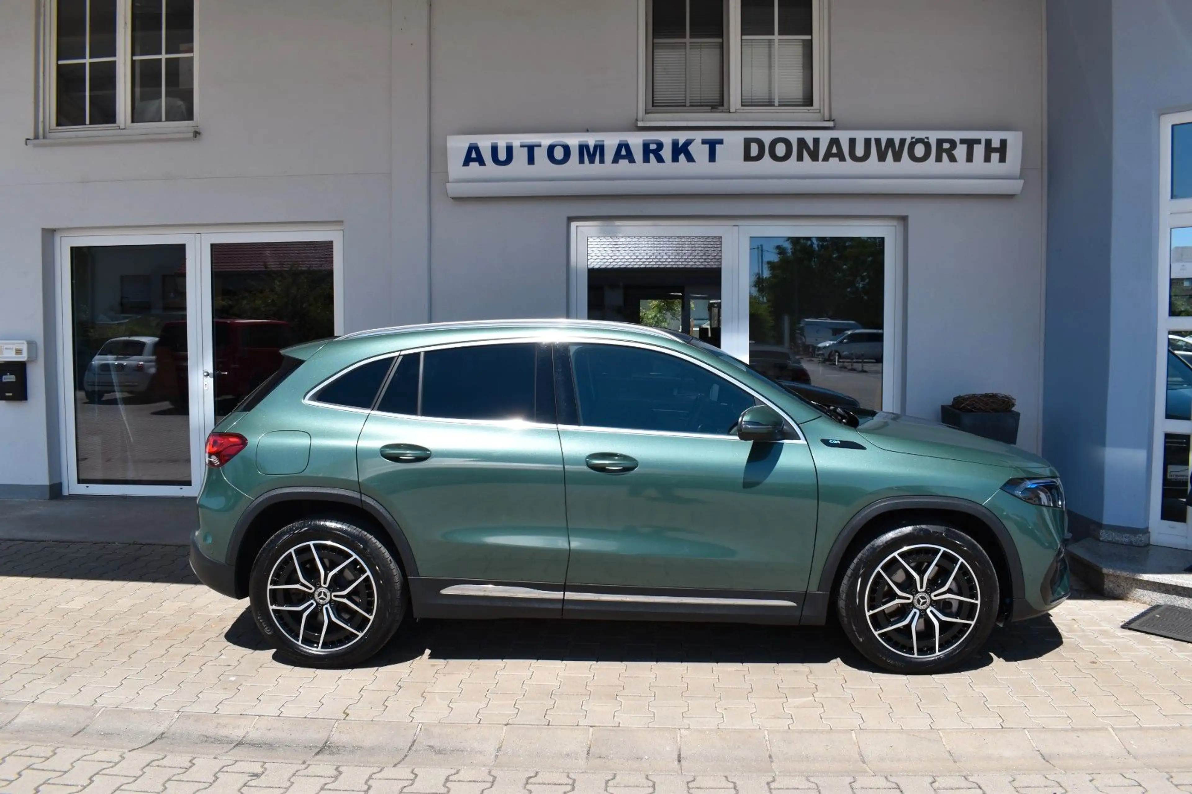 Mercedes-Benz EQA 250 AMG Line Navi PanoDach AHK Sitzhzg — photo 11