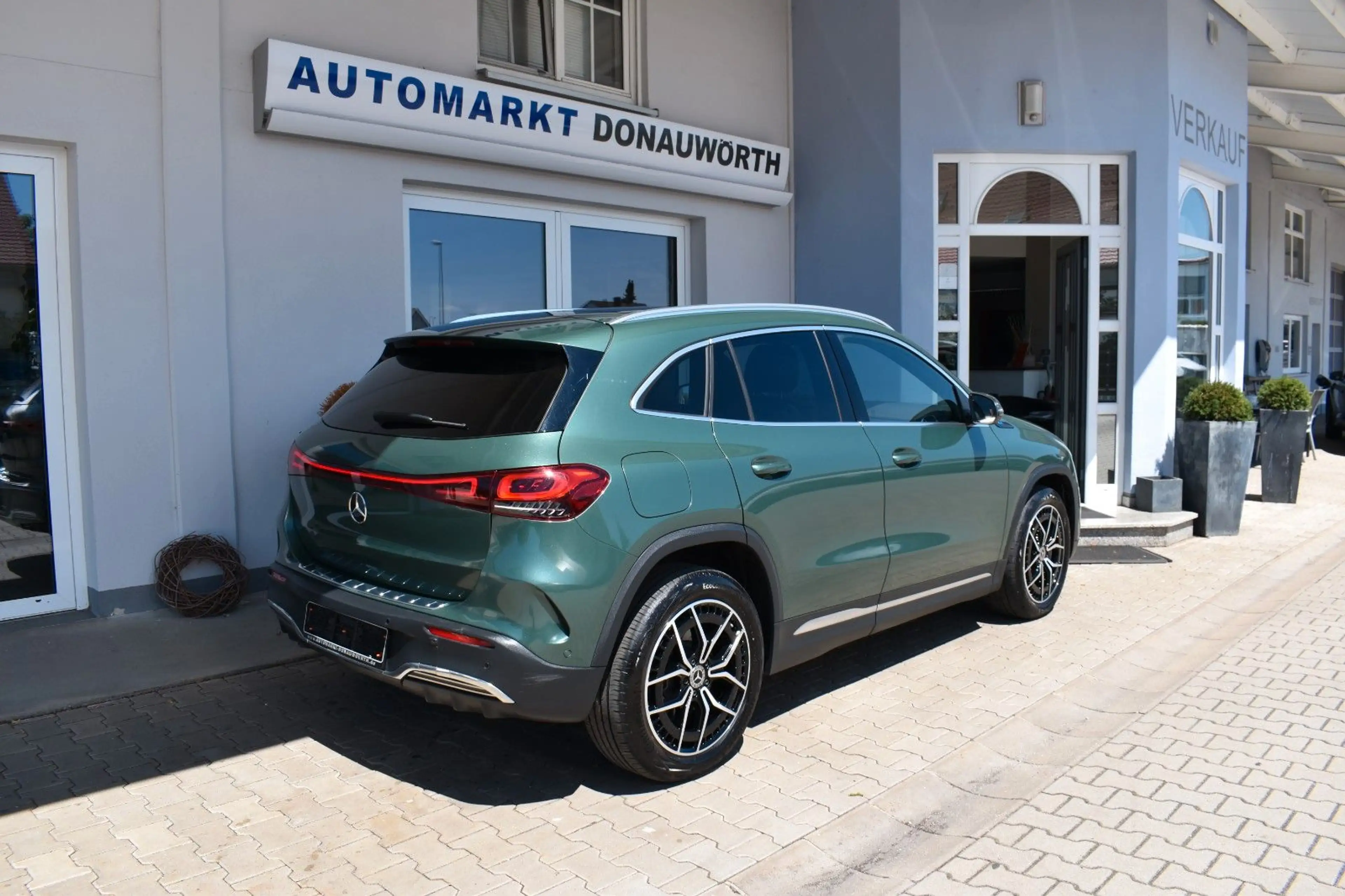Mercedes-Benz EQA 250 AMG Line Navi PanoDach AHK Sitzhzg — photo 9