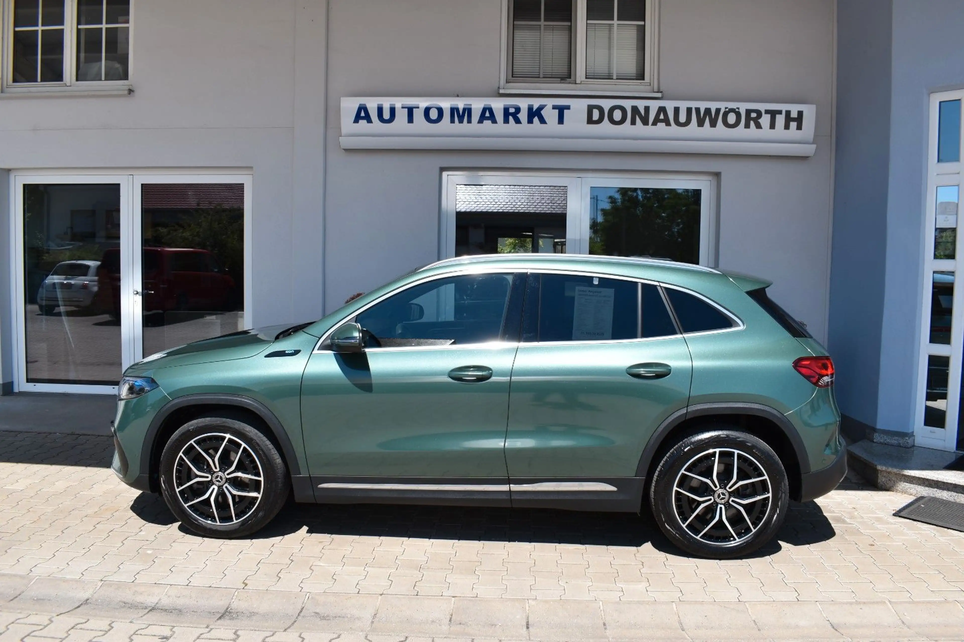 Mercedes-Benz EQA 250 AMG Line Navi PanoDach AHK Sitzhzg — photo 7