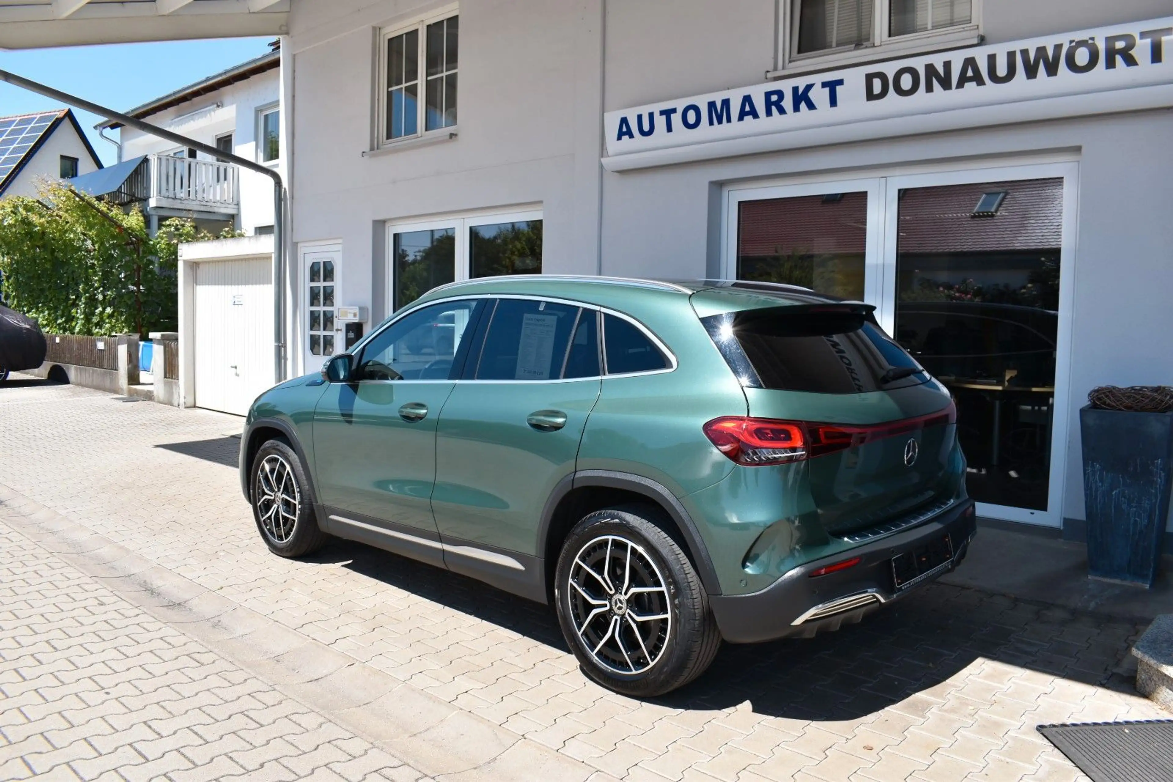 Mercedes-Benz EQA 250 AMG Line Navi PanoDach AHK Sitzhzg — photo 8