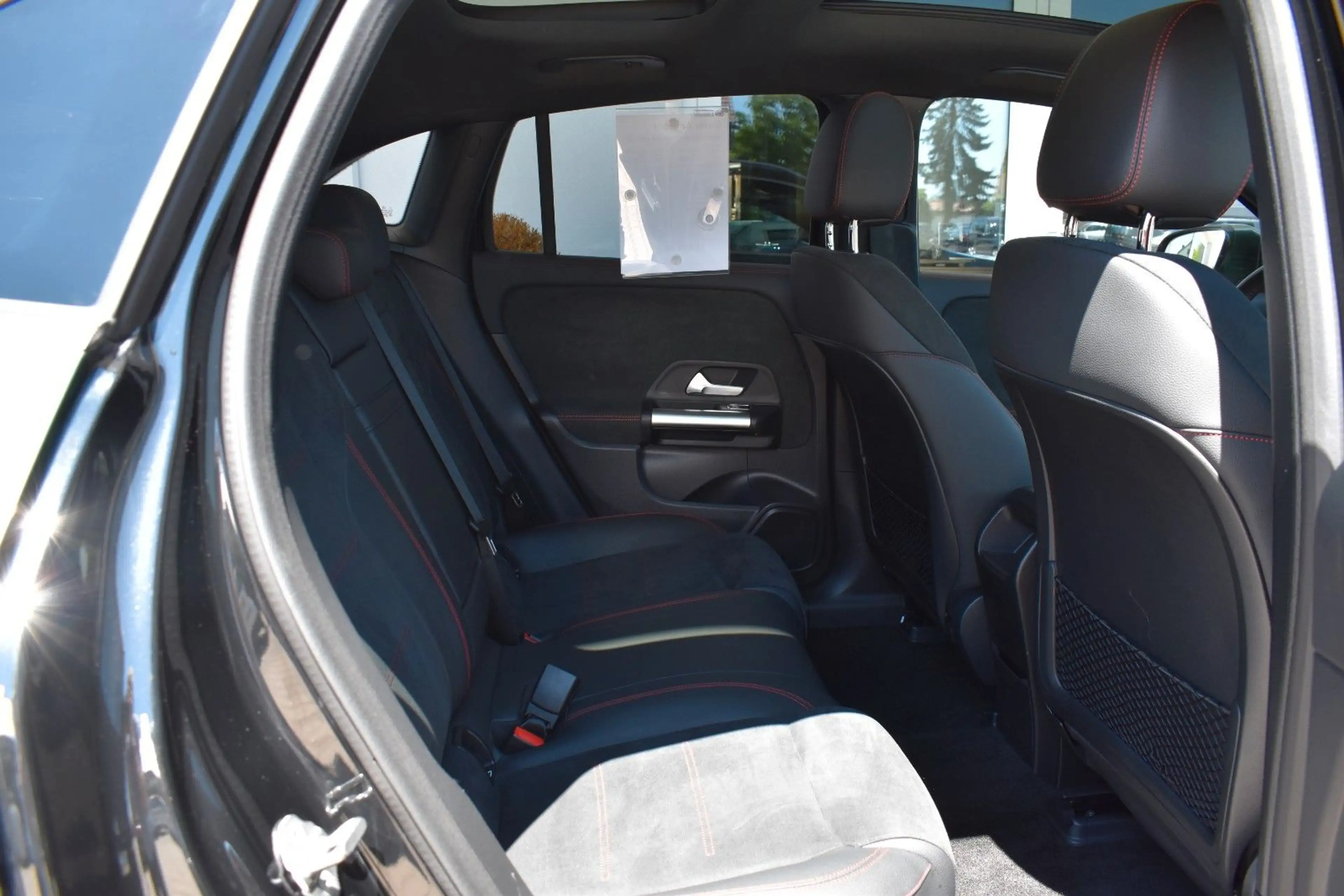 Mercedes-Benz EQA 250 AMG Line Navi PanoDach AHK Sitzhzg — photo 15