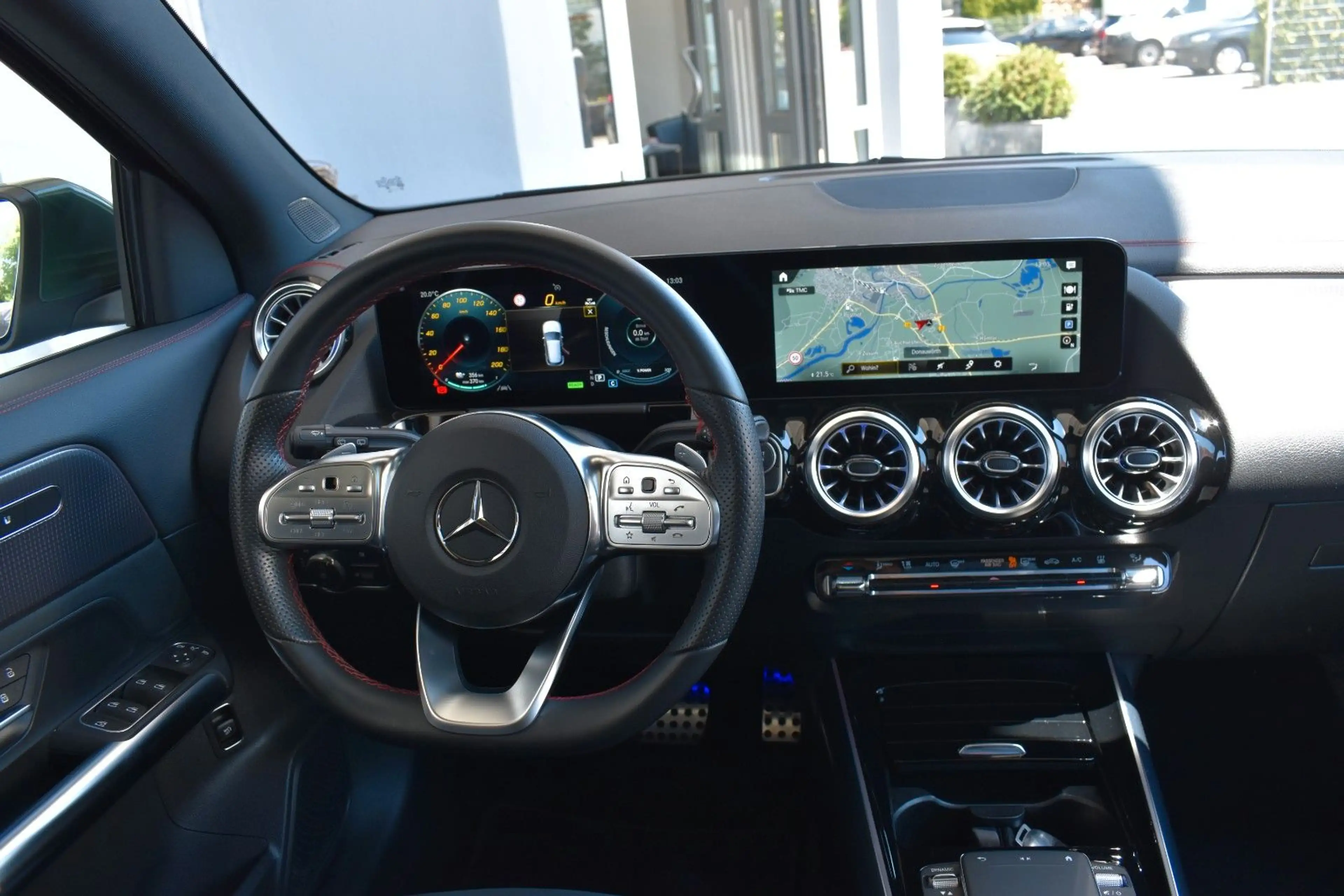 Mercedes-Benz EQA 250 AMG Line Navi PanoDach AHK Sitzhzg