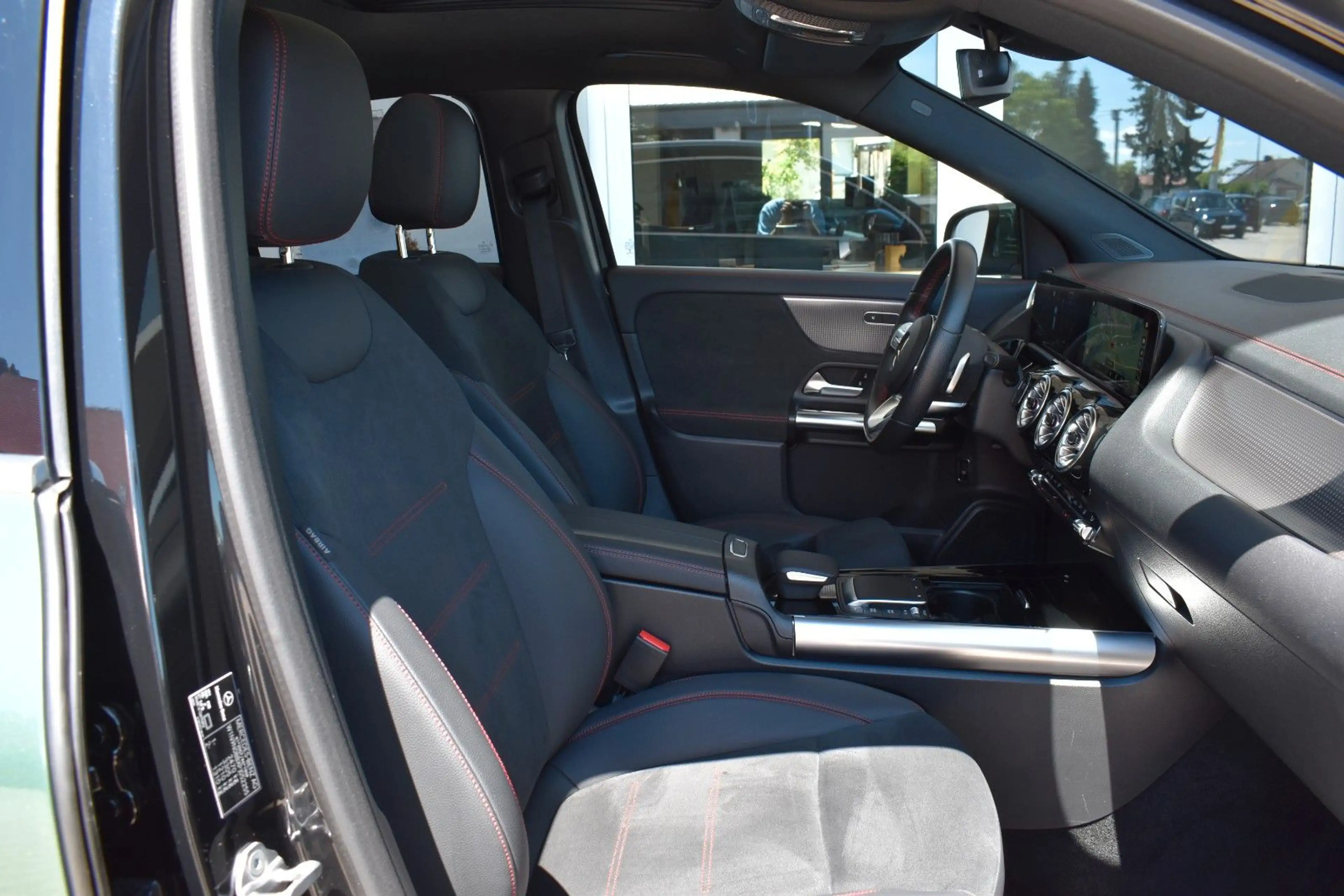 Mercedes-Benz EQA 250 AMG Line Navi PanoDach AHK Sitzhzg — photo 12