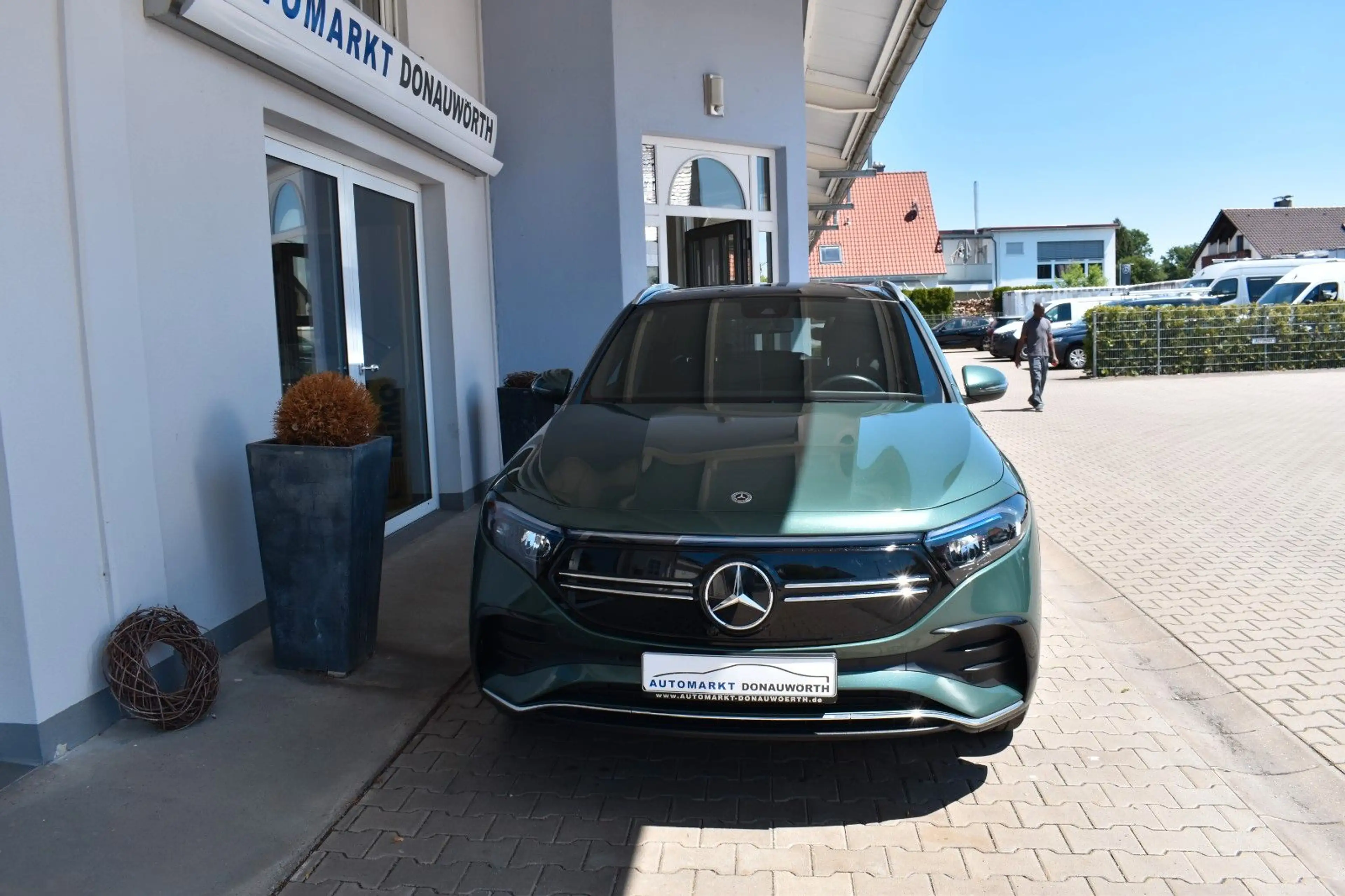 Mercedes-Benz EQA 250 AMG Line Navi PanoDach AHK Sitzhzg — photo 6