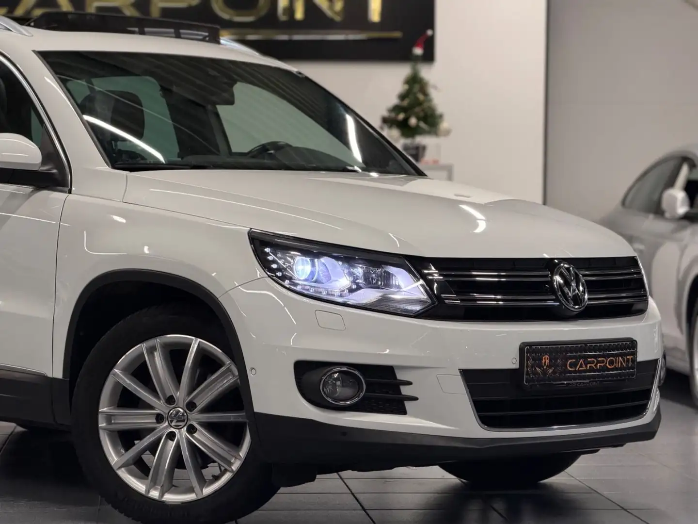 Volkswagen Tiguan Sport & Style BMT Aut/Bi-Xenon/Pano/Leder Wit - 2