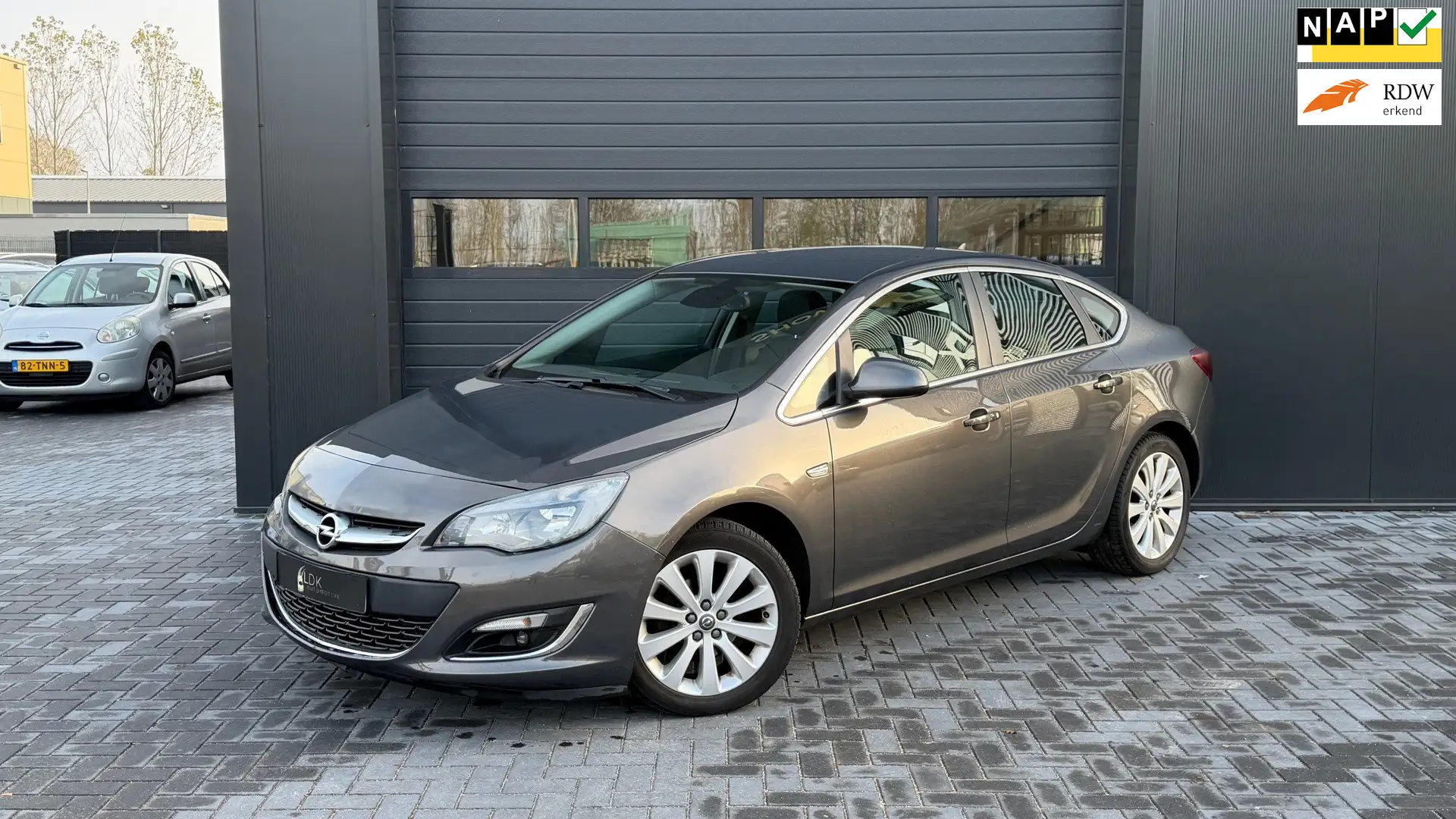 Opel Astra 1.4 Turbo Cosmo NAvi|Airco Gris - 1