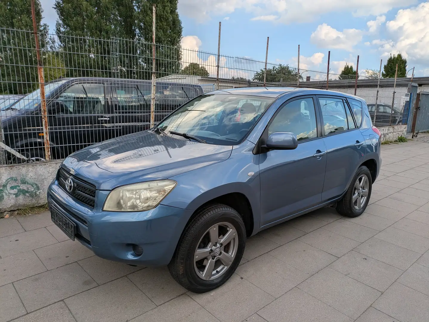 Toyota RAV 4 Toyota RAV4 2.0 VVT-i Blau - 1