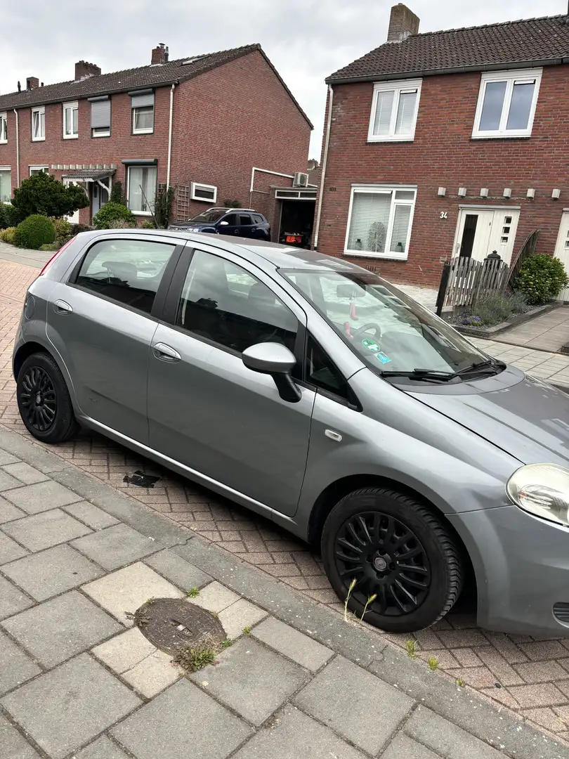 Fiat Punto 1.4 Active Gris - 2