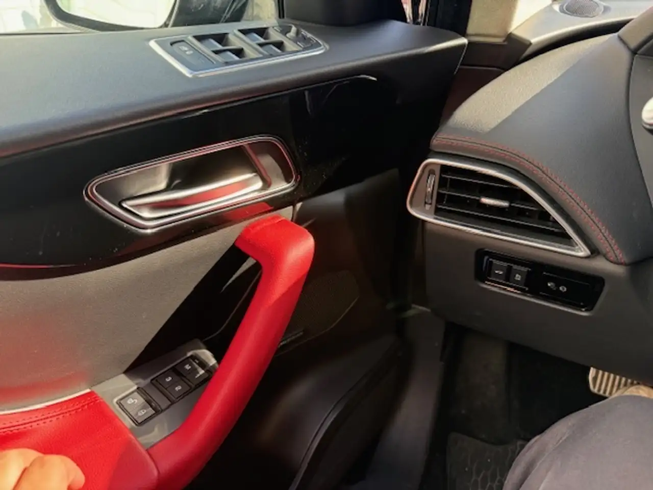 Jaguar F-Pace снимка Jaguar F-Pace
