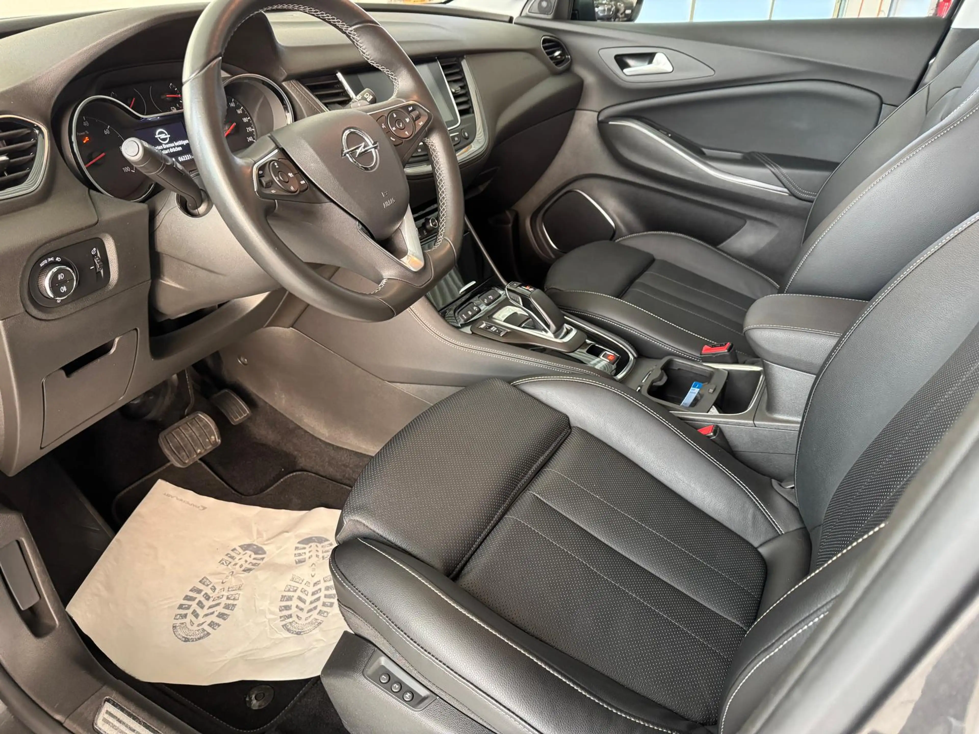 Opel Grandland Ultimate Plug-in-Hybrid 4 - LED/ACC — photo 9