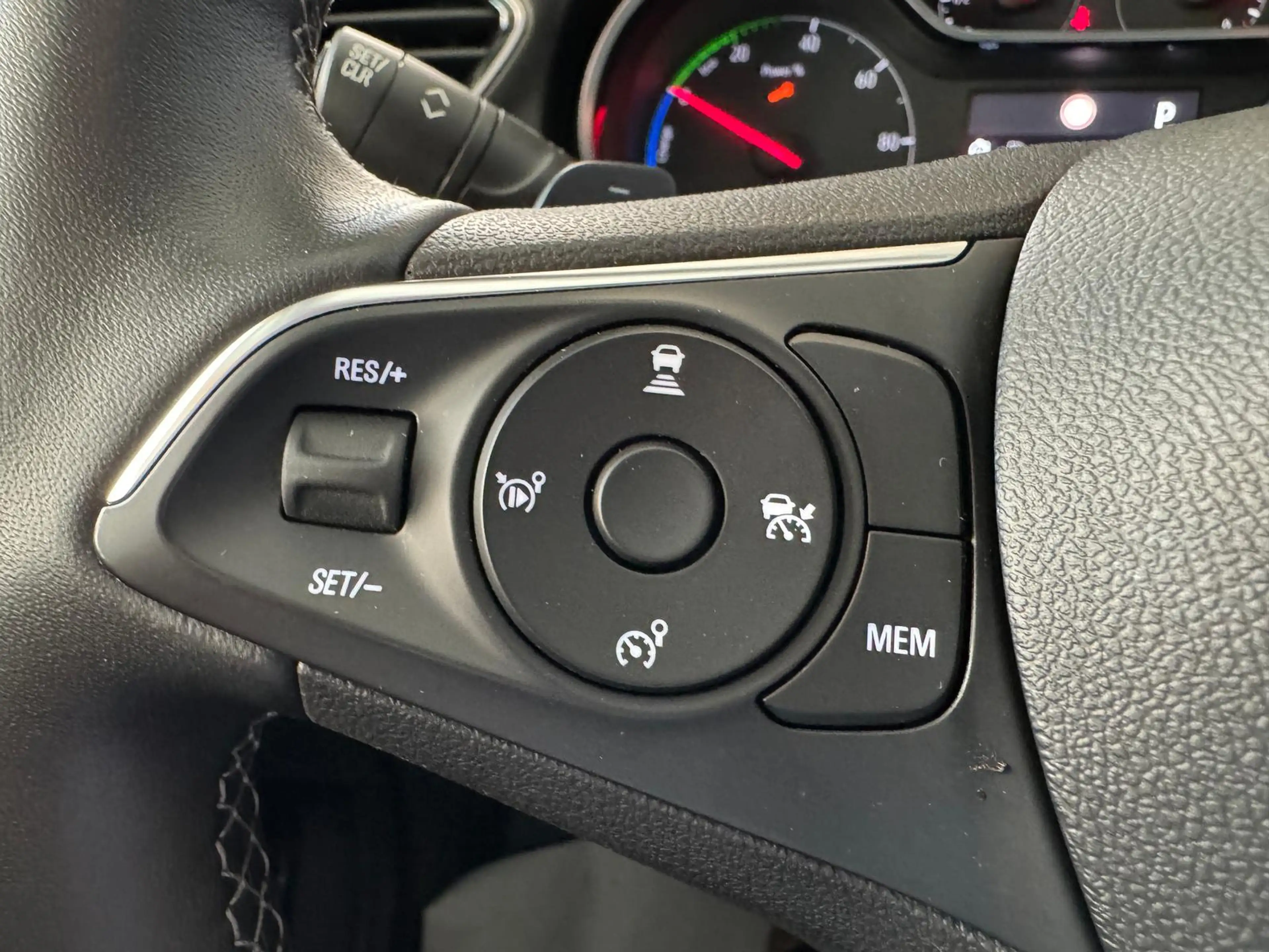 Opel Grandland Ultimate Plug-in-Hybrid 4 - LED/ACC — photo 2