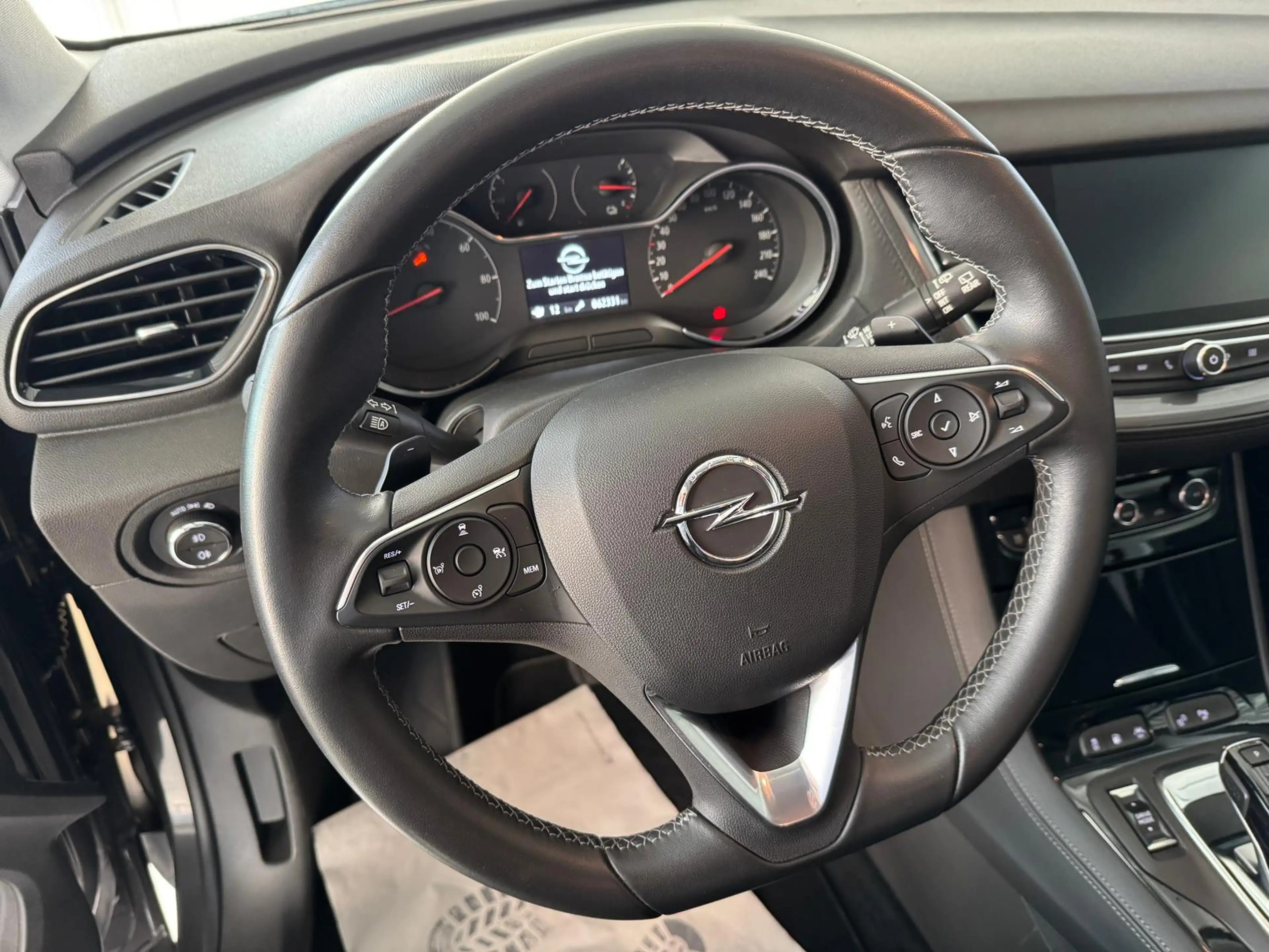 Opel Grandland Ultimate Plug-in-Hybrid 4 - LED/ACC — photo 7