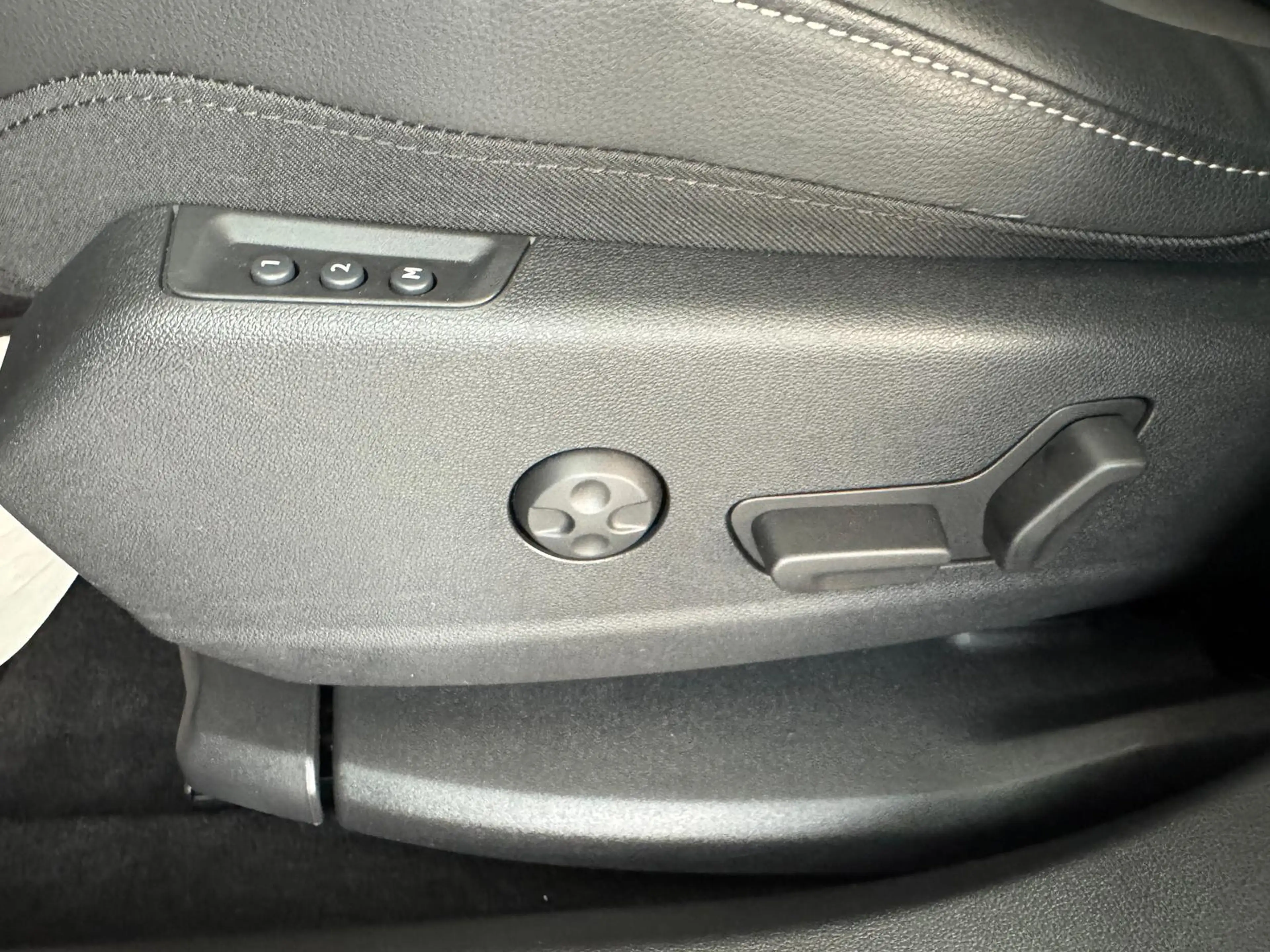 Opel Grandland Ultimate Plug-in-Hybrid 4 - LED/ACC — photo 8