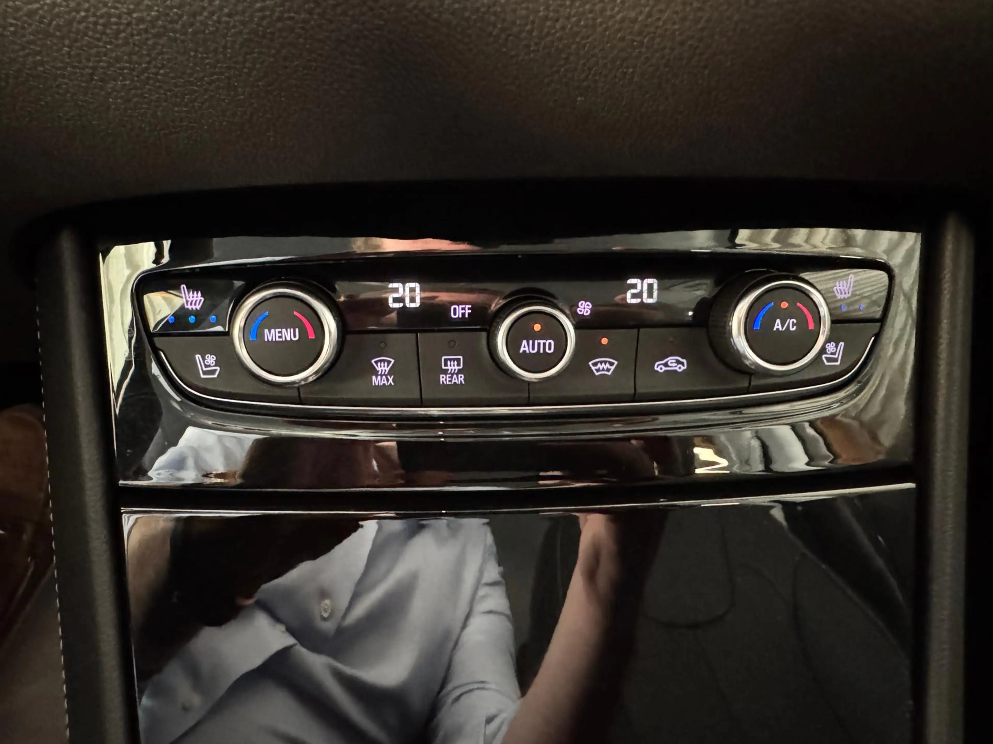 Opel Grandland Ultimate Plug-in-Hybrid 4 - LED/ACC — photo 5