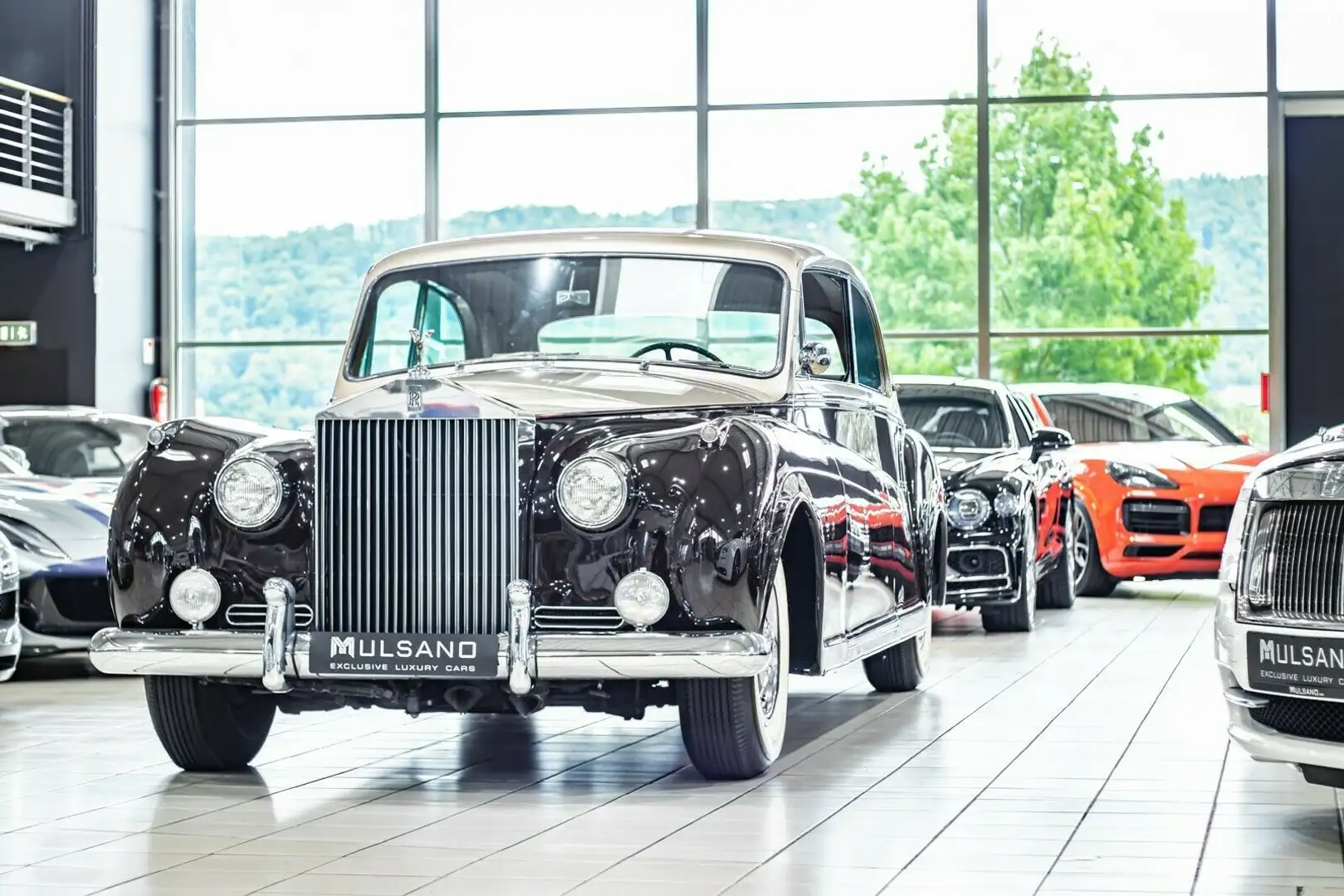 Rolls-Royce Phantom V Saloon by James Young Matching Numbers Goud - 1