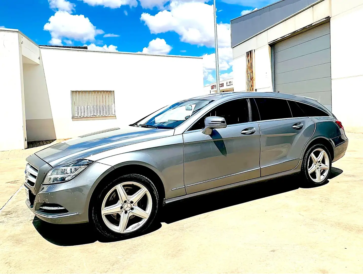 Mercedes-Benz CLS 350 CLS Shooting Brake 350CDI BE (4.75) Aut. Plateado - 2
