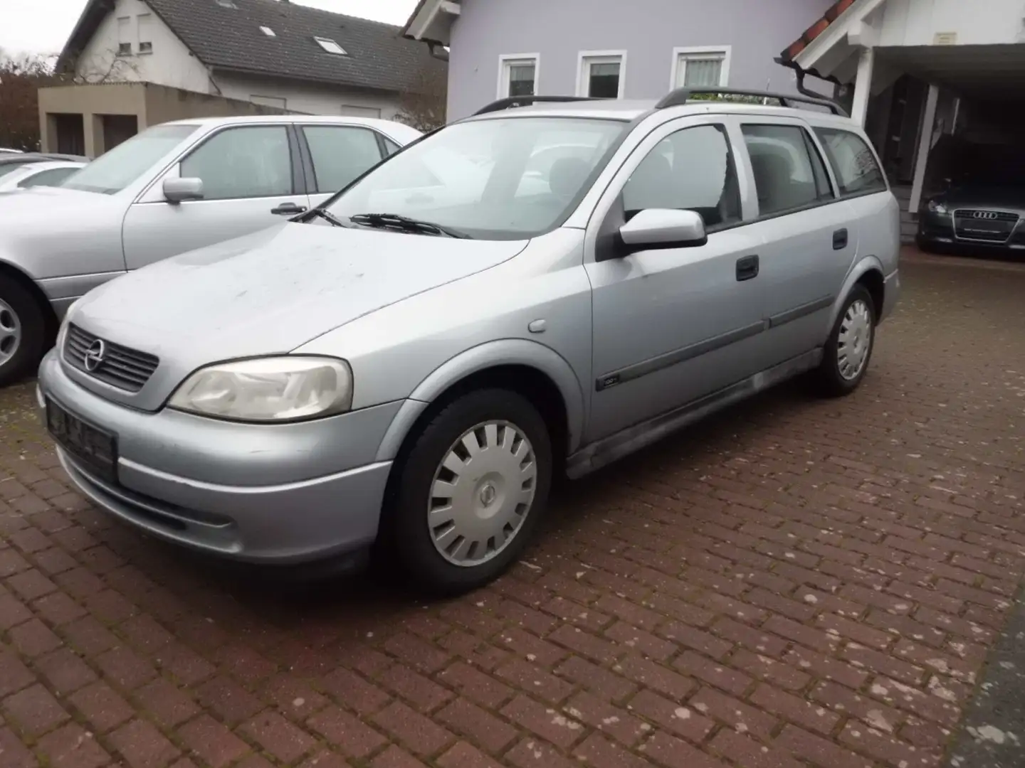 Opel Astra Astra 1.6 Caravan Edition 100 Classic Silber - 1