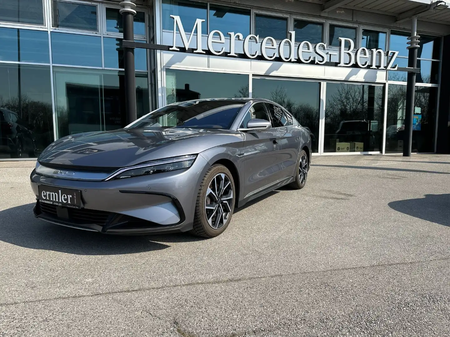 BYD Han Executive 4WD Allrad TOP Ausstattung! Grau - 2