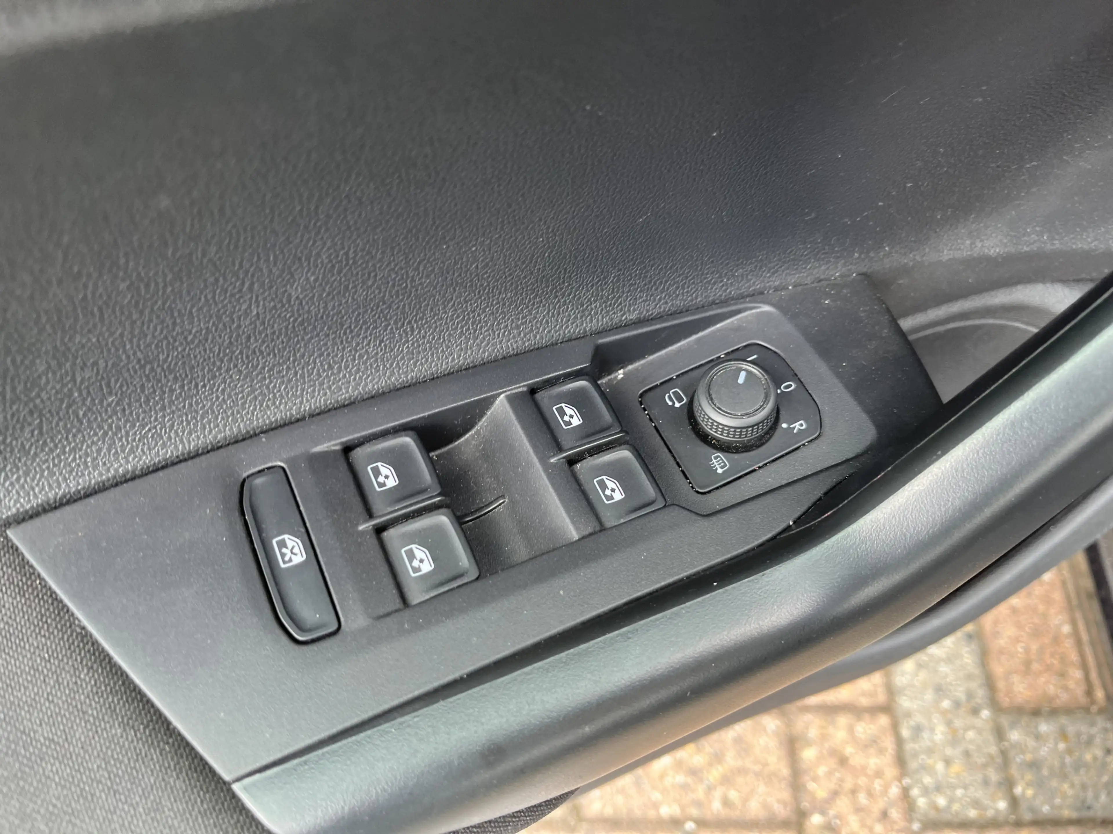 Volkswagen Polo 1.0 TSI Life / CRUISE/ PARK. SENSOREN V+A/ APP-CON — photo 10