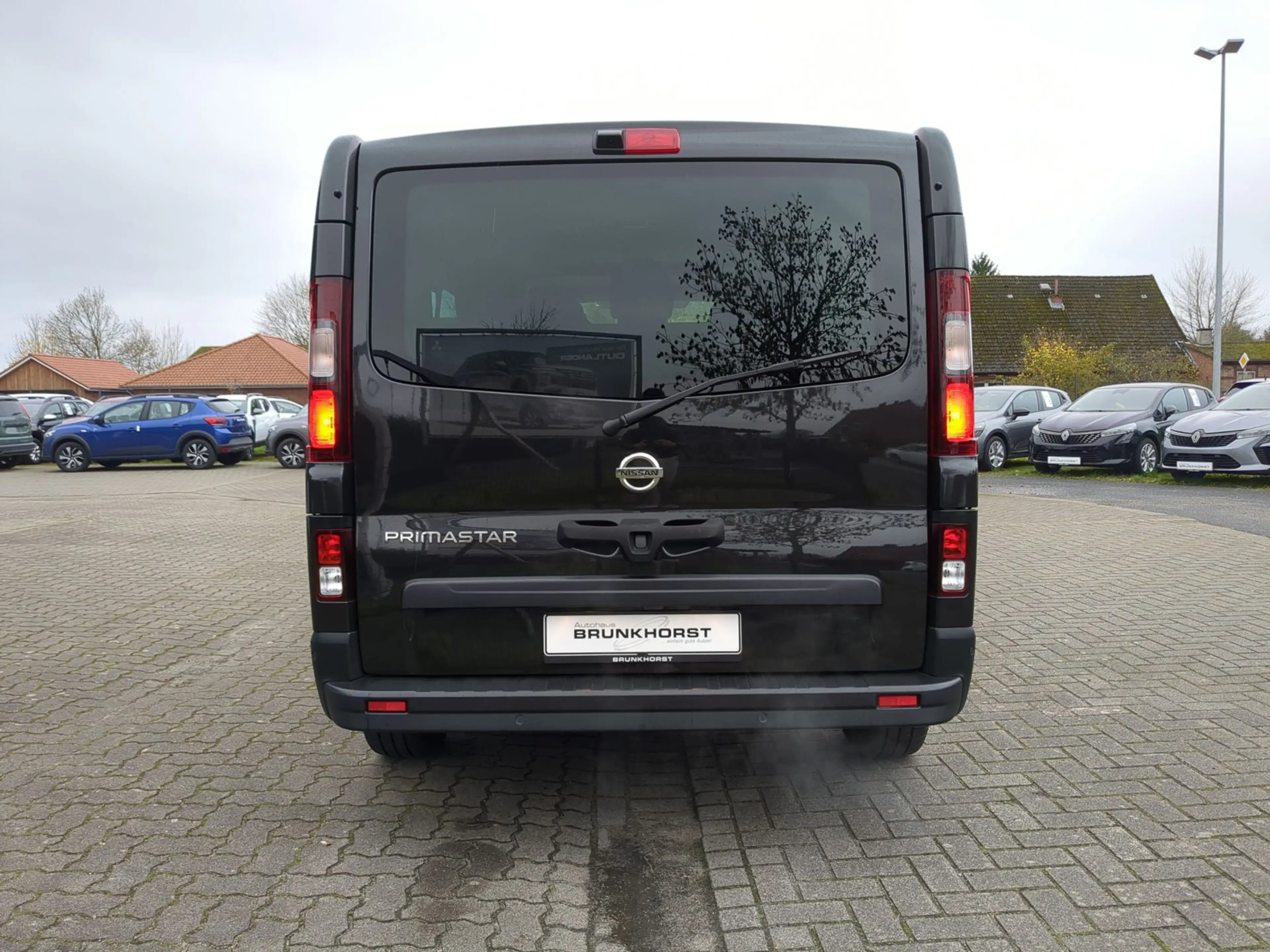 Nissan Primastar 2,8t dCi 170 DCT L1H1 Tekna — photo 2