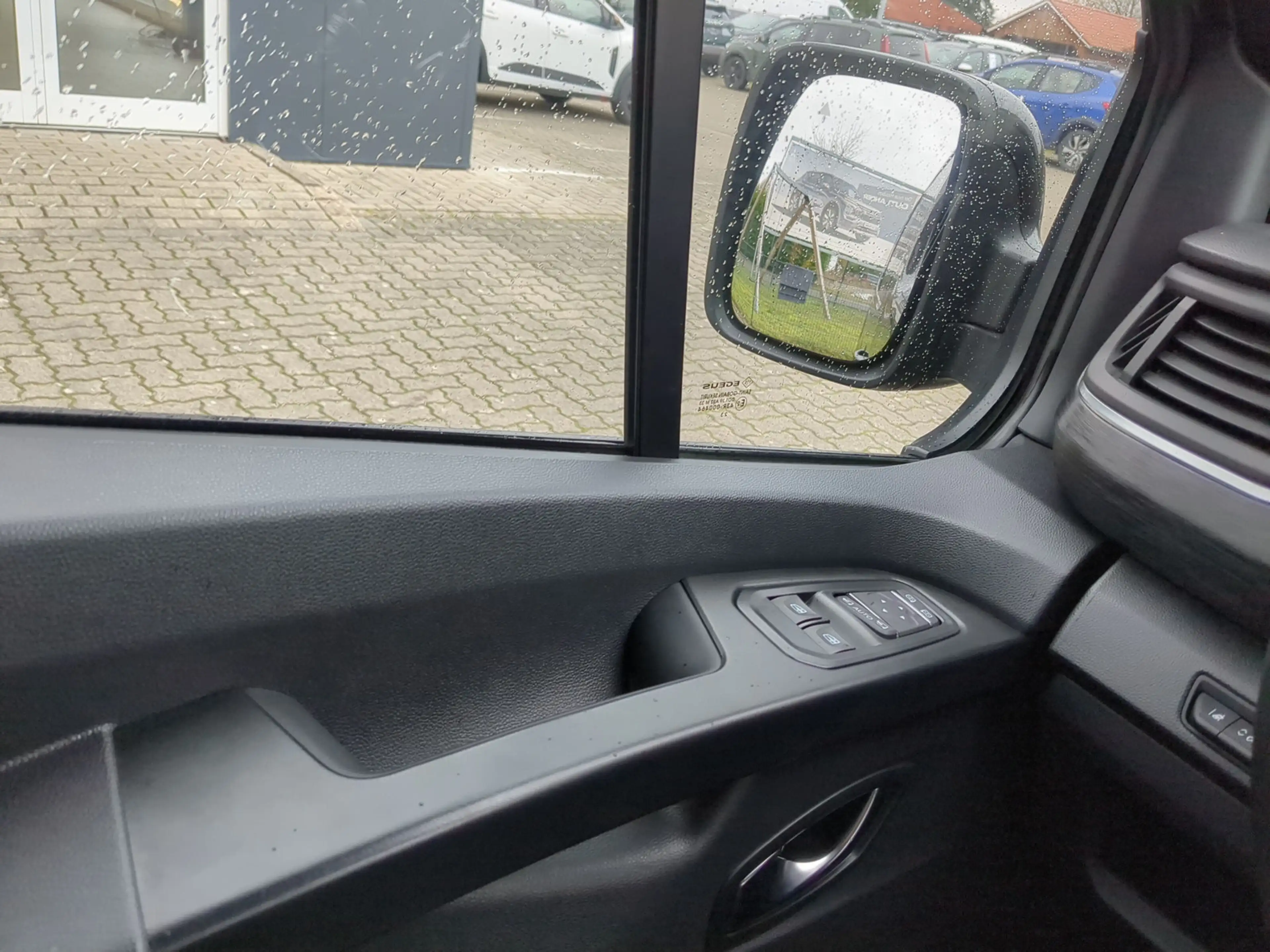 Nissan Primastar 2,8t dCi 170 DCT L1H1 Tekna — photo 13